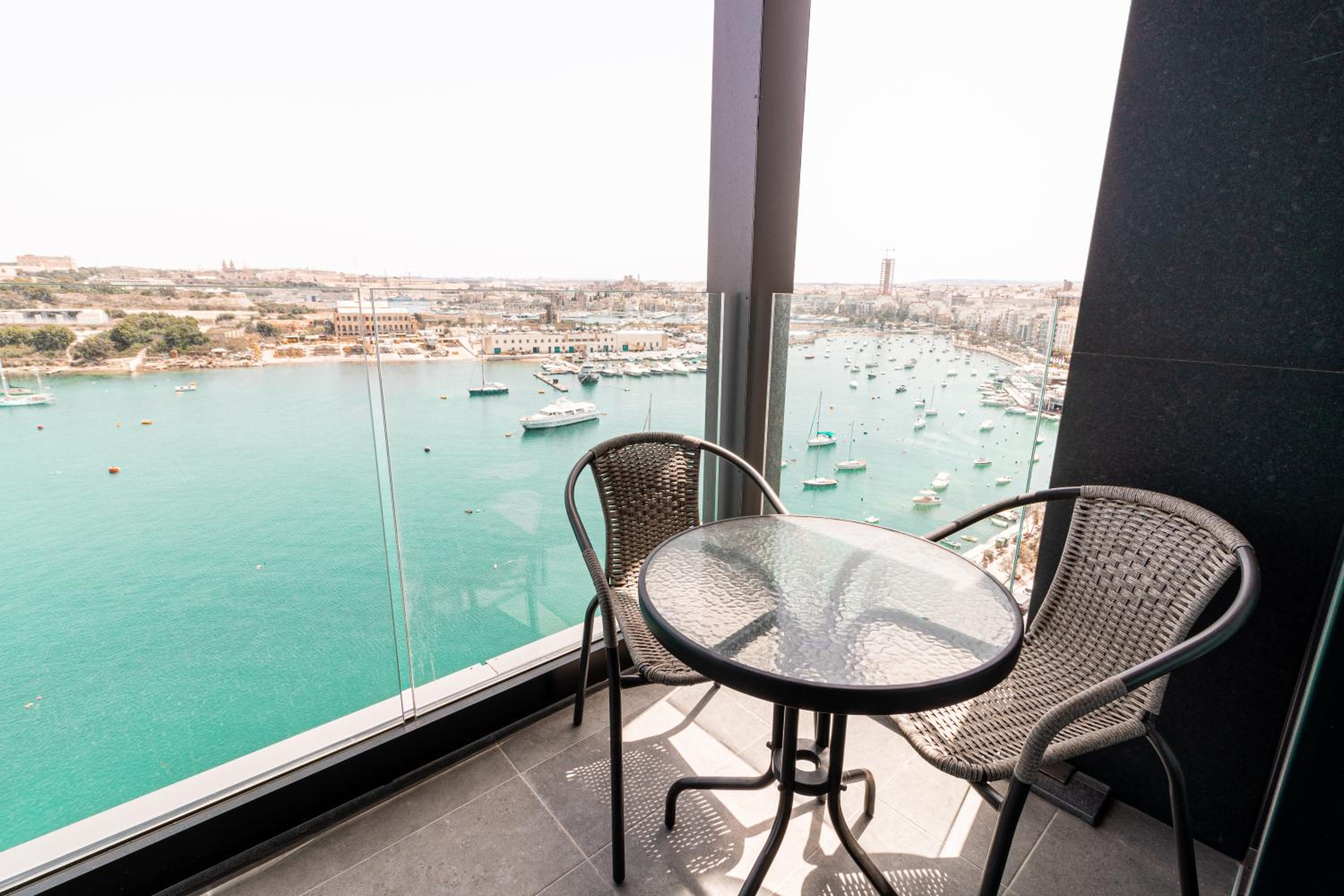 Deluxe Double Room with Balcony and Sea View - Photo 1