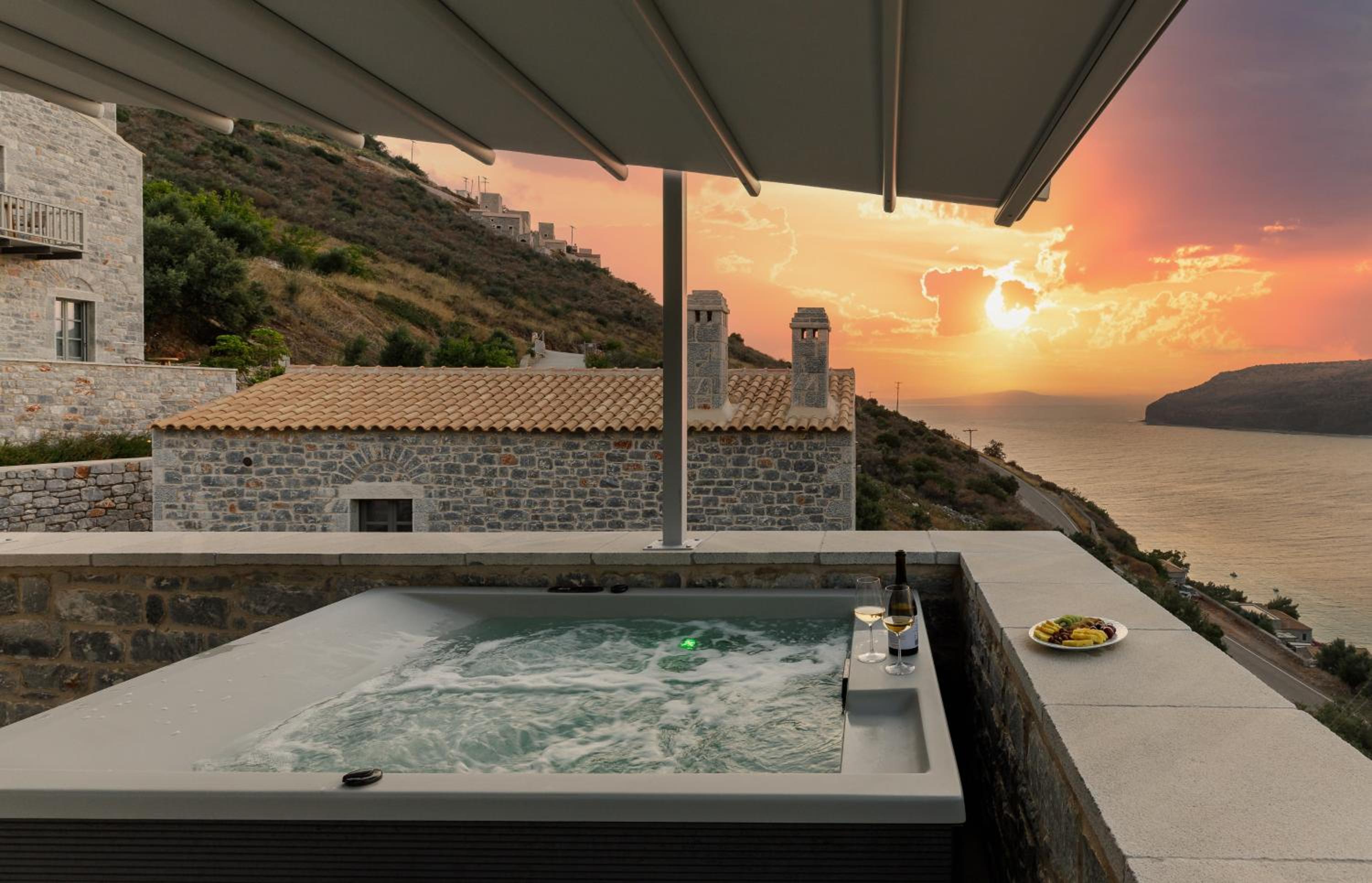 Deluxe Suite with Spa Bath - Photo 21