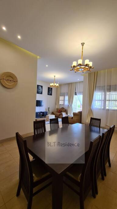 Four-Bedroom House photo 2