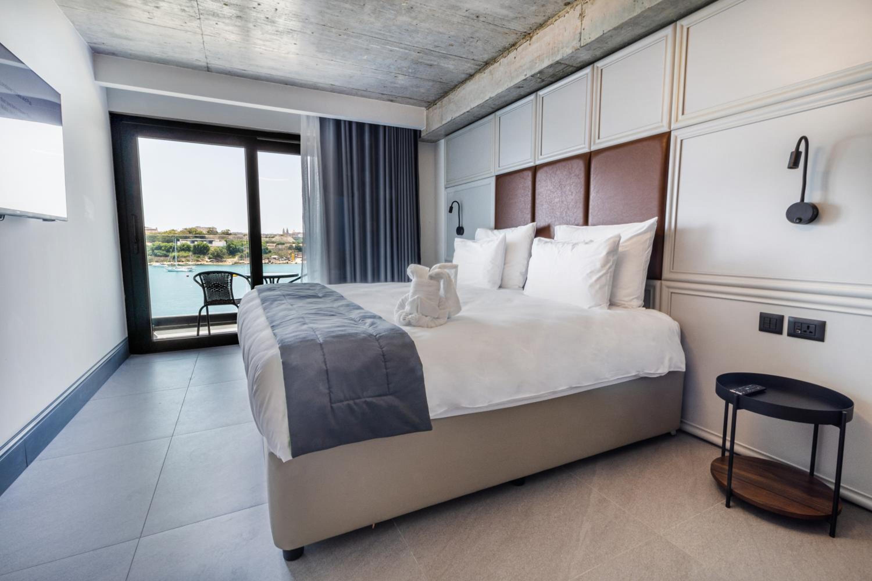 Deluxe Double Room with Balcony and Sea View - Photo 2