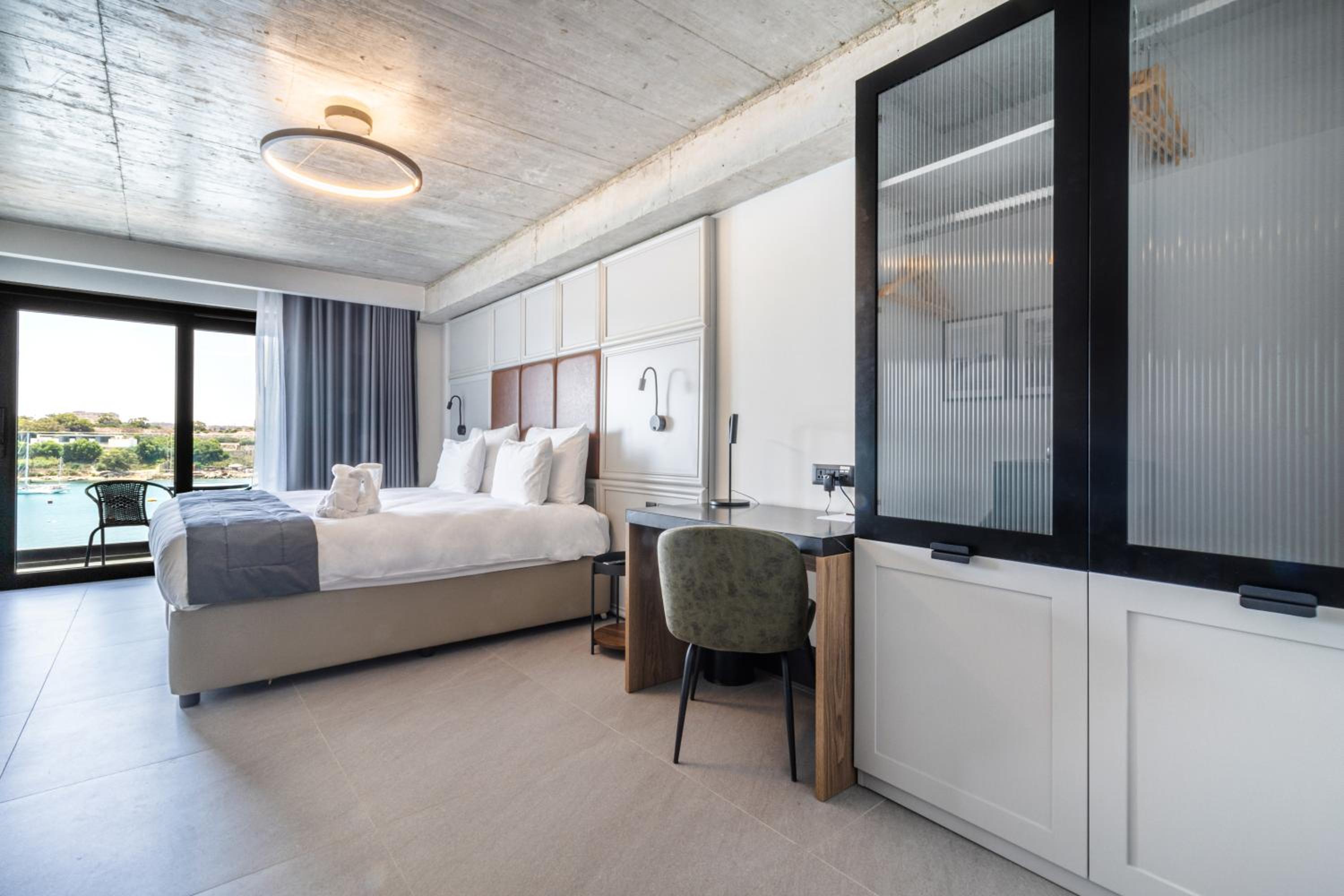 Deluxe Double Room with Balcony and Sea View - Photo 3