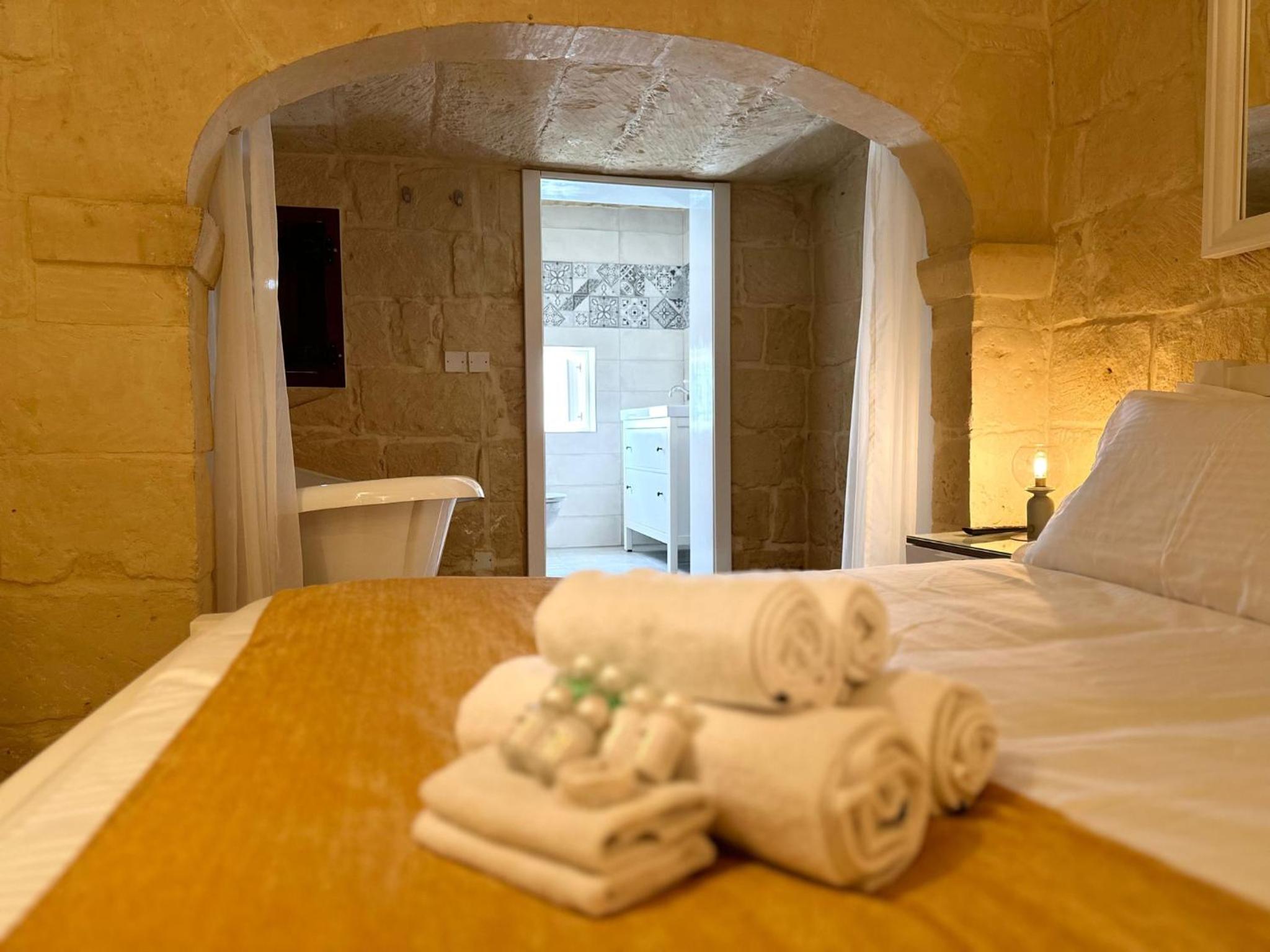 Deluxe Double Room with Bath photo 1