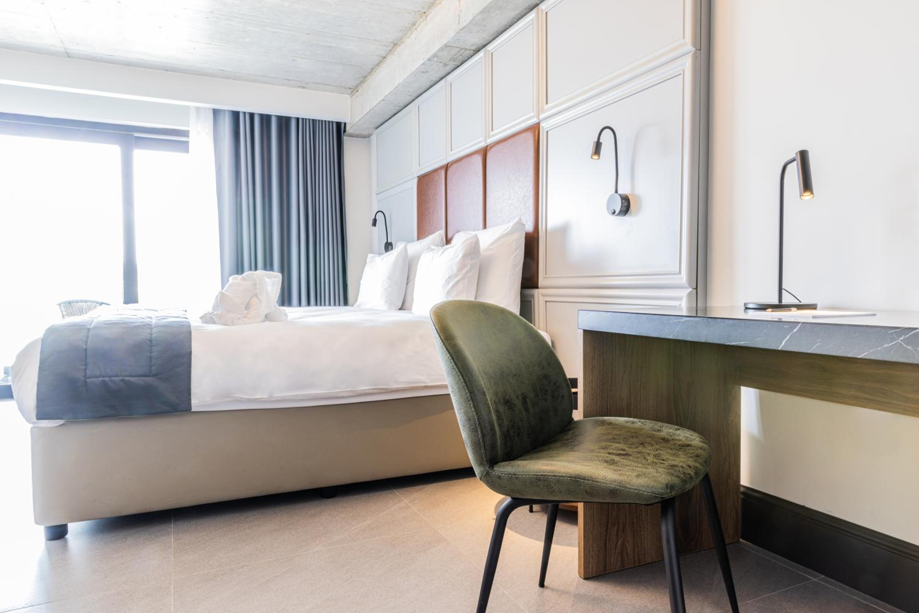 Deluxe Double Room with Balcony and Sea View - Photo 4