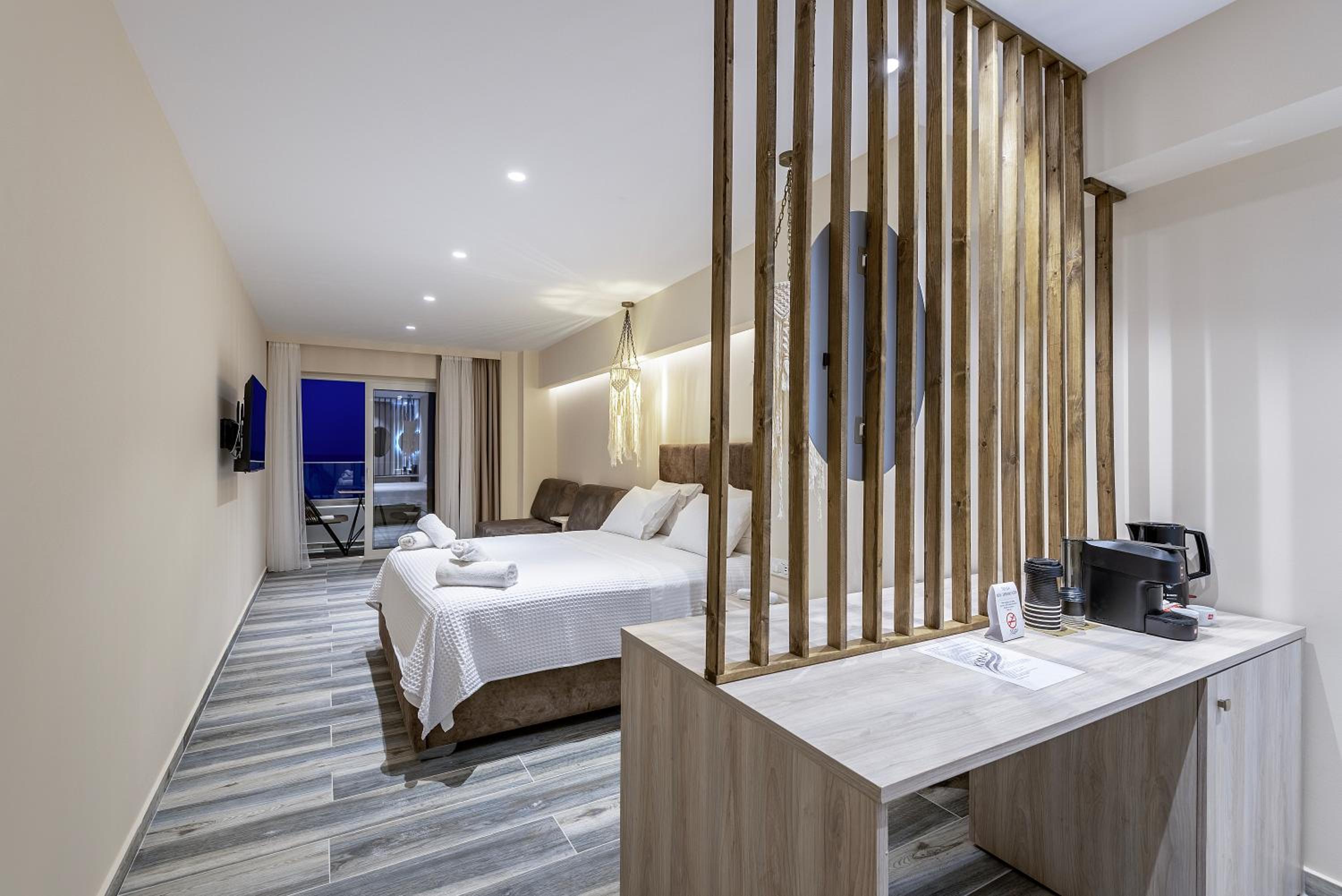 Deluxe Double Room with Balcony and Sea View - Annex photo 2