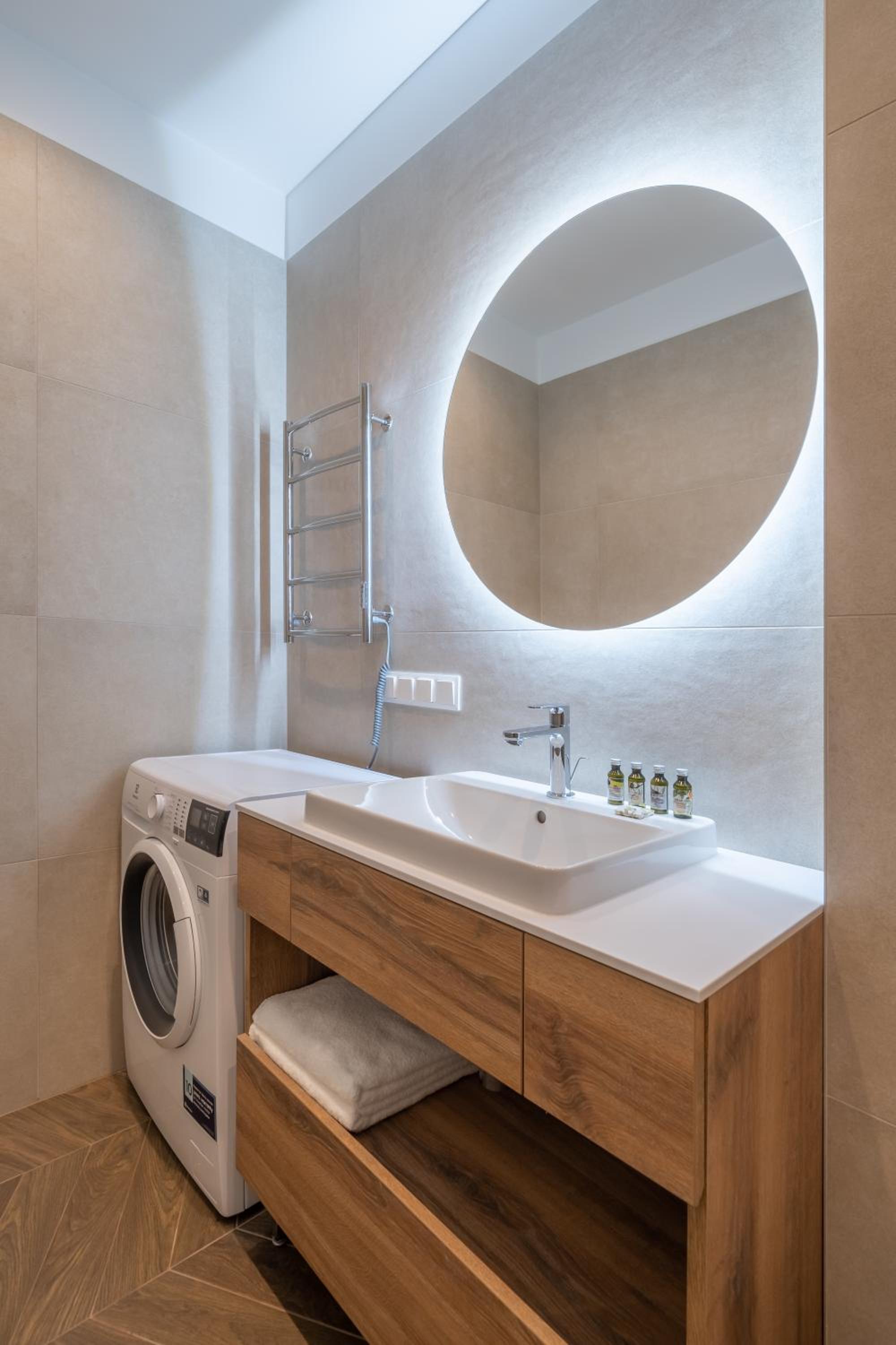 Deluxe Three-Bedroom Apartment