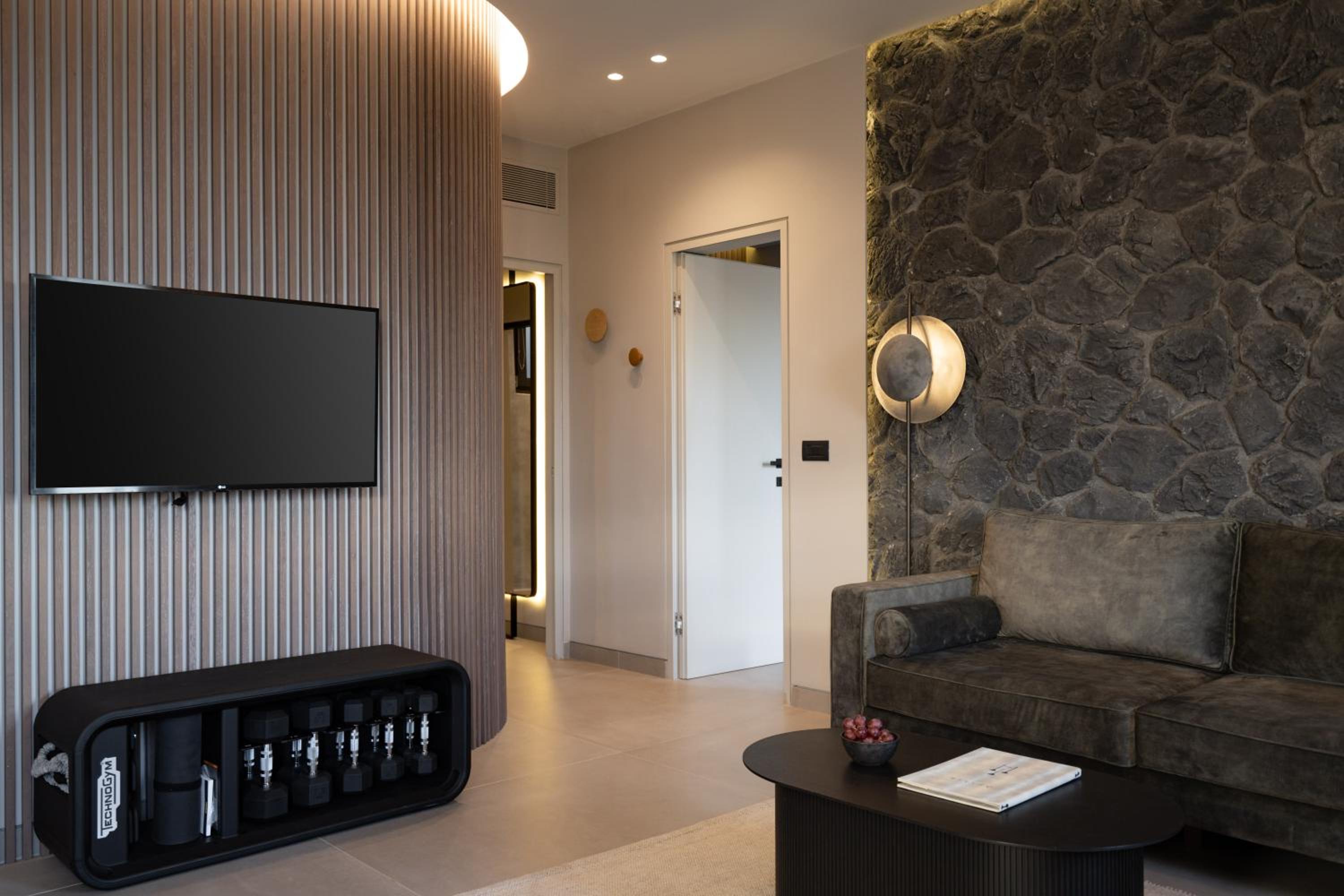 Executive Two Bedroom Suite with Private Heated Pool and Caldera View - Photo 31