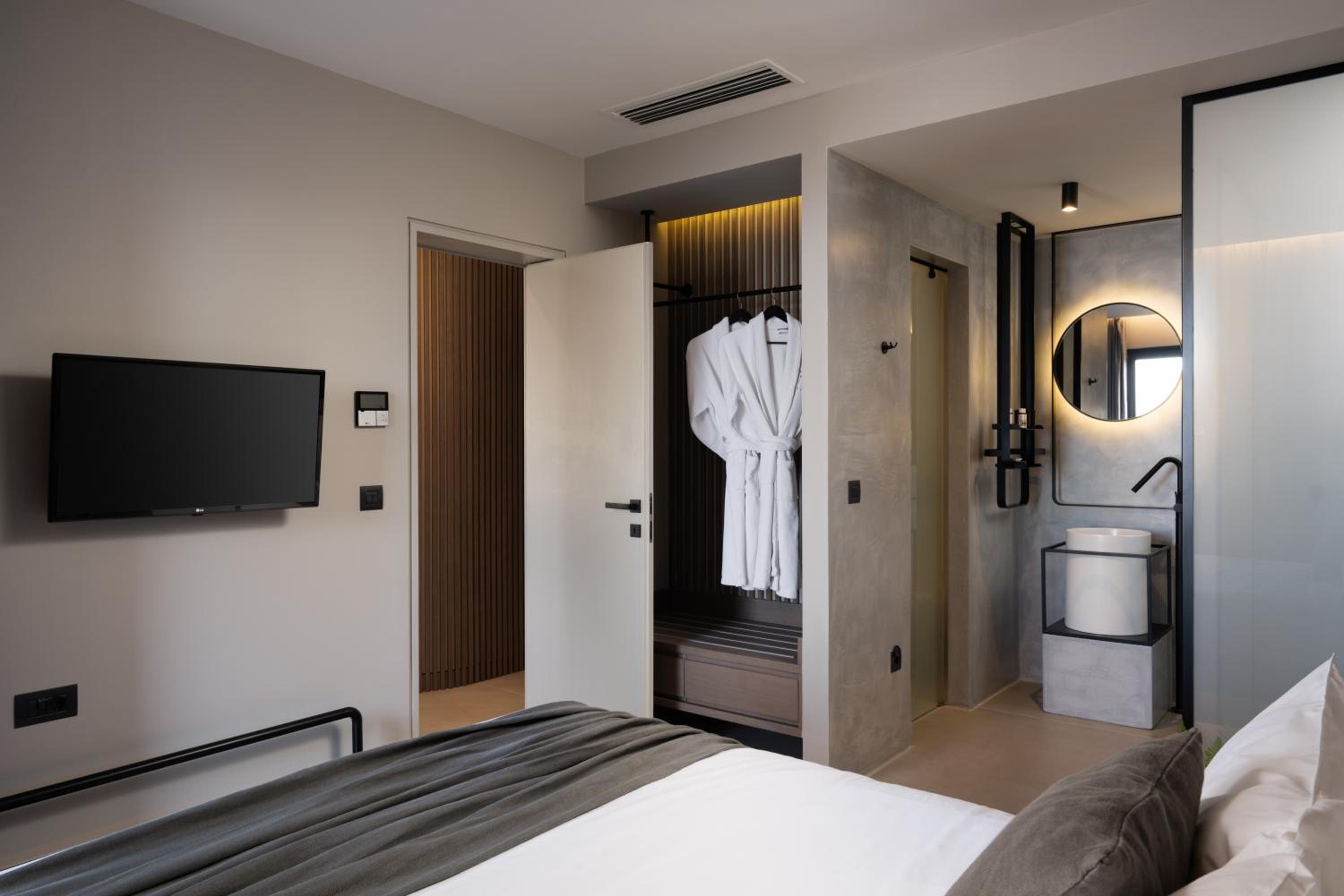 Executive Two Bedroom Suite with Private Heated Pool and Caldera View - Photo 29