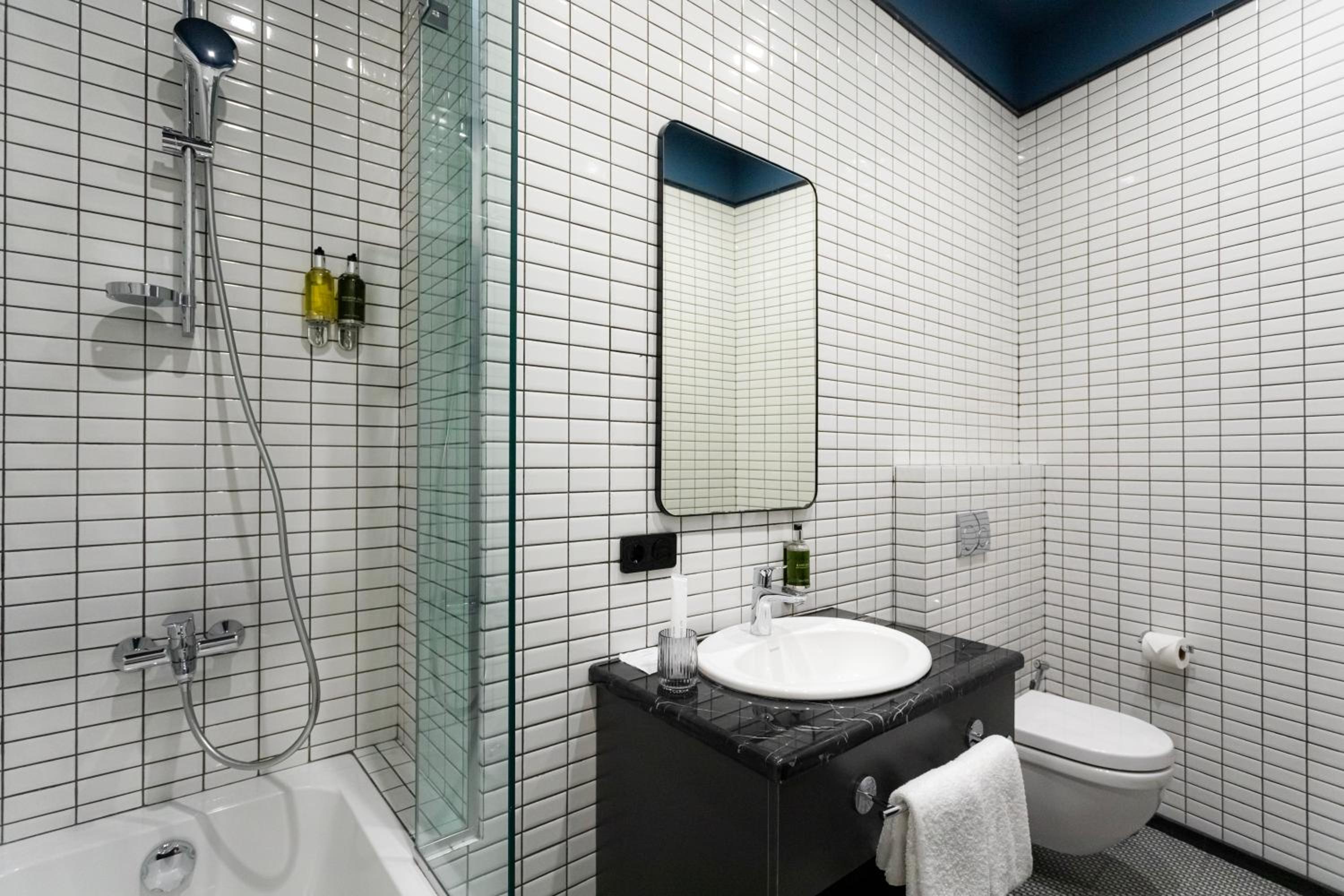 Standard Twin Room photo 2