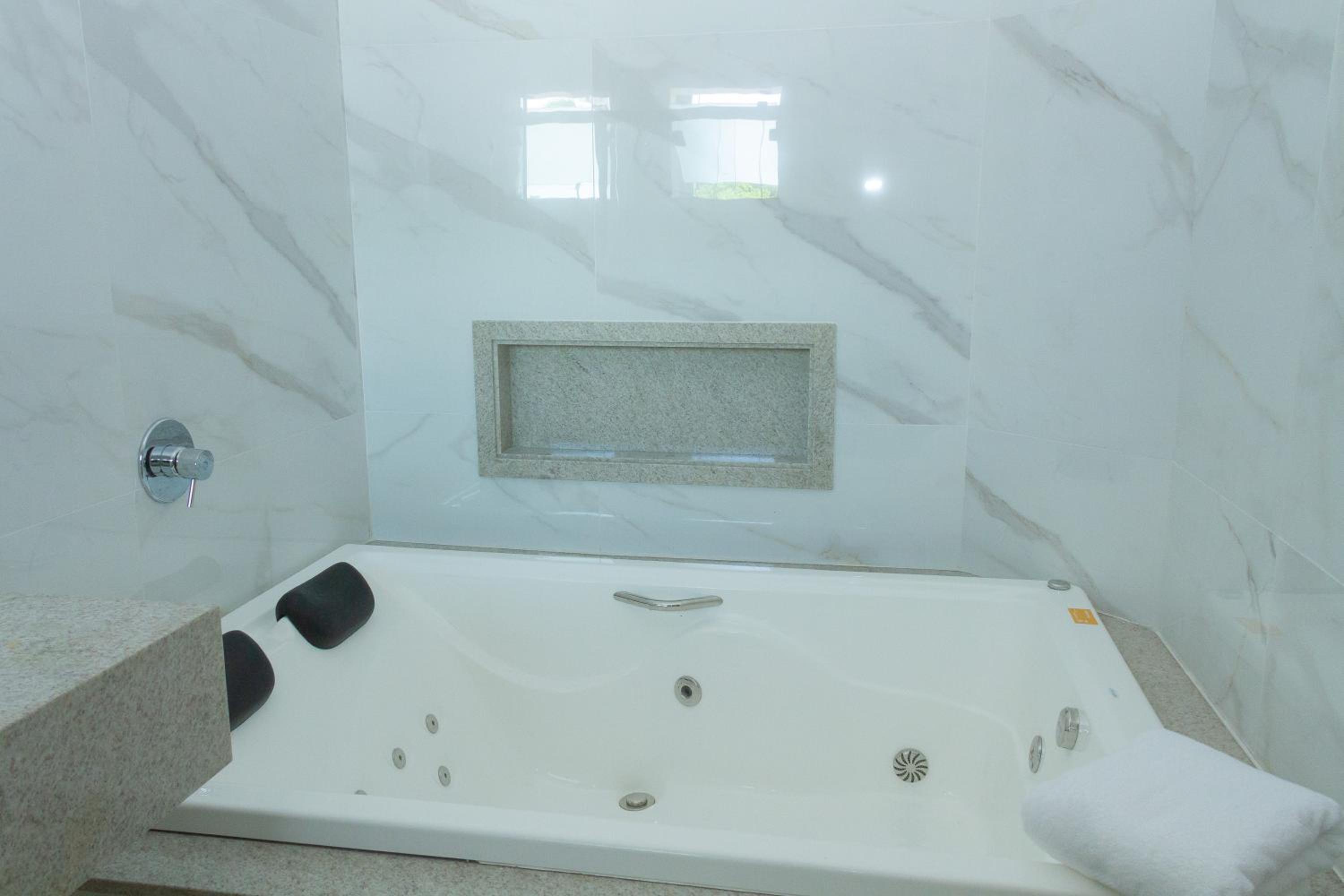 Suite with Spa Bath