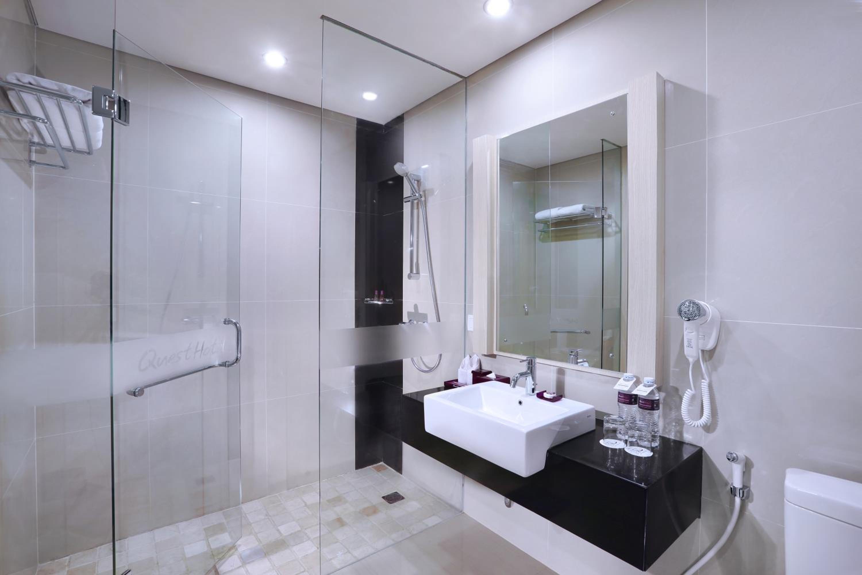 Deluxe Double or Twin Room - Photo 6