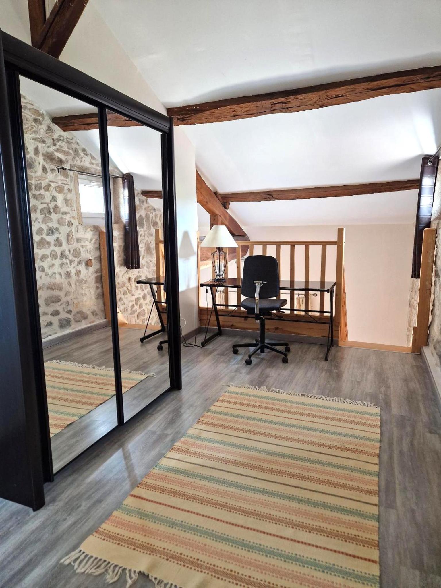 Apartment - Split Level photo 2