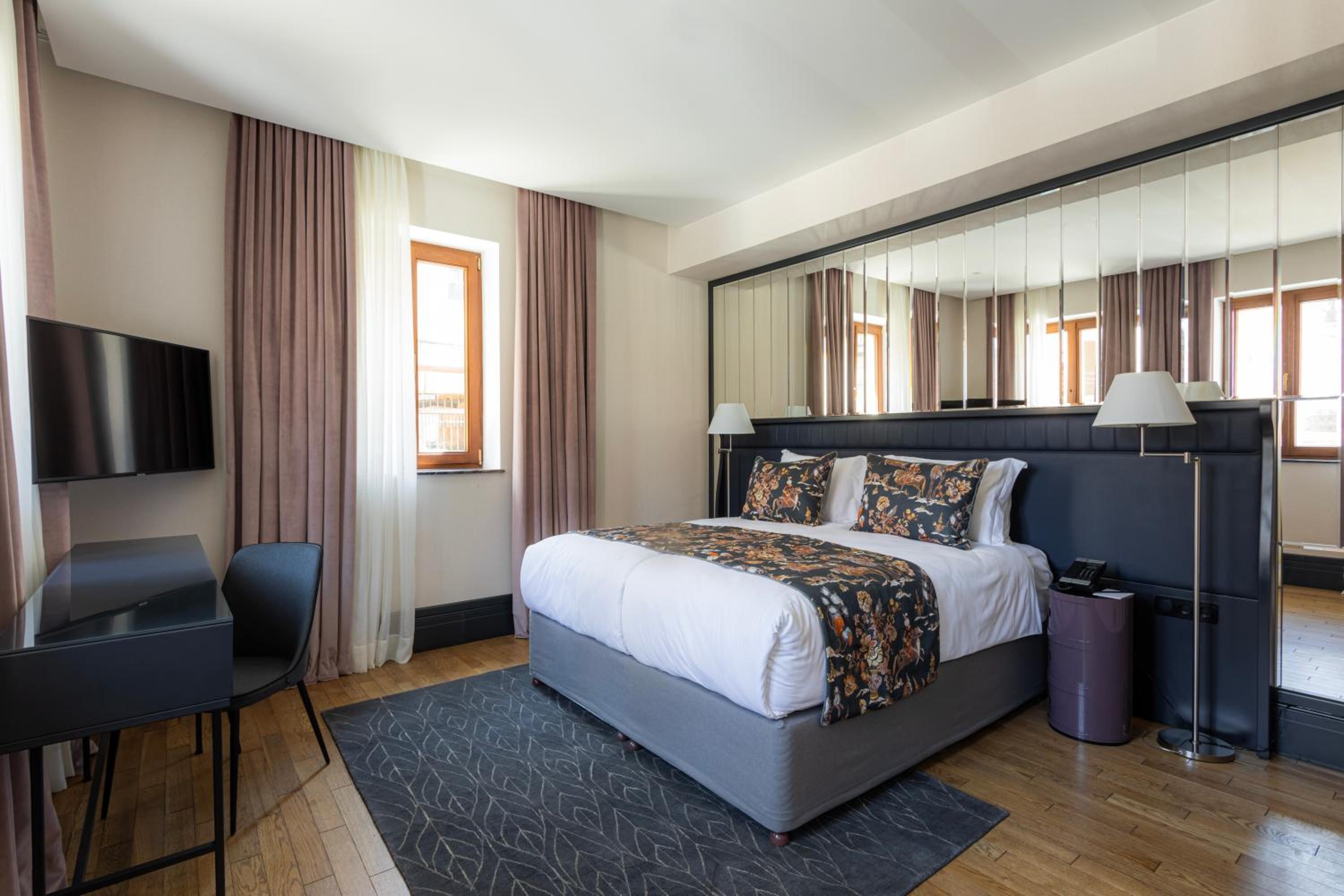 Superior King Room - Photo 1