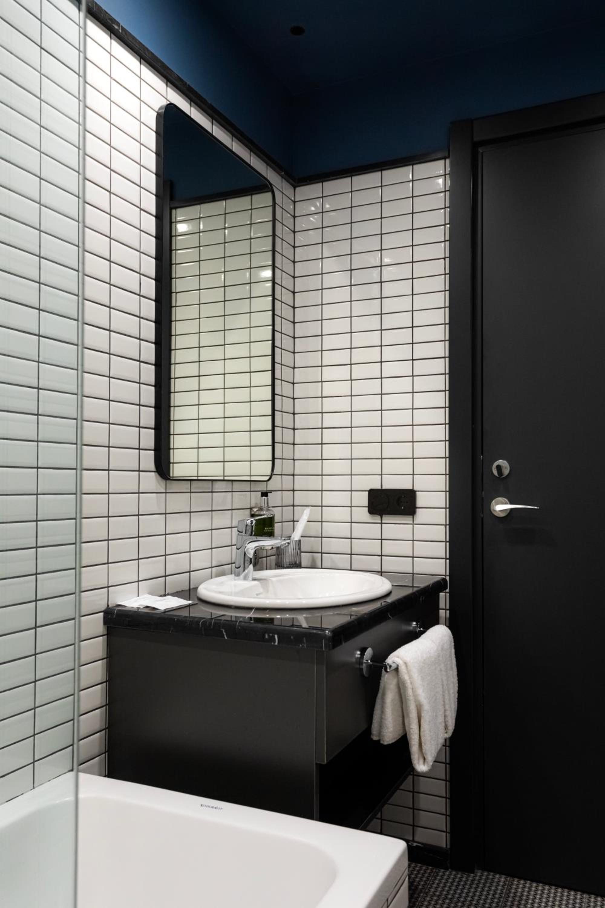 Superior King Room - Photo 5