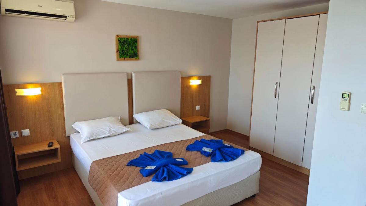 Double Room with Balcony and Sea View - Photo 5