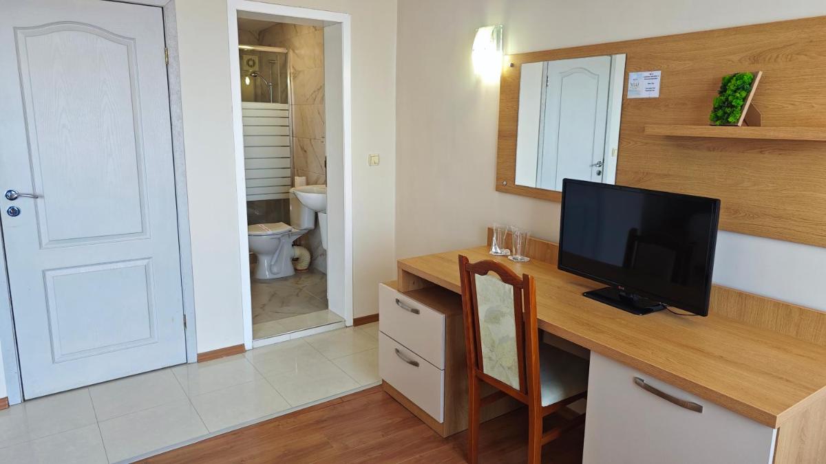 Double Room with Balcony and Sea View - Photo 9