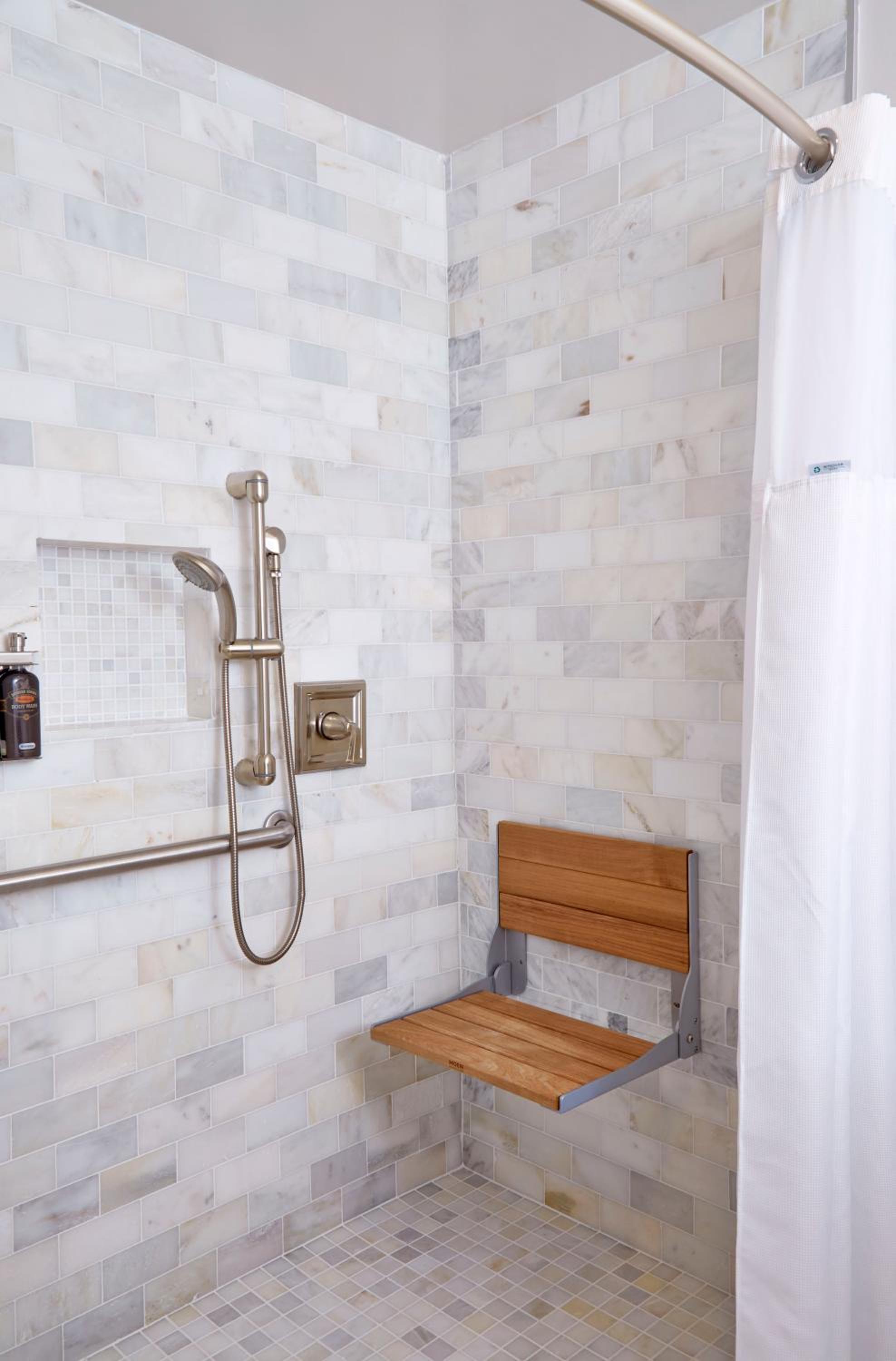 Accessible One Bedroom Apartment with Kitchen - Photo 4