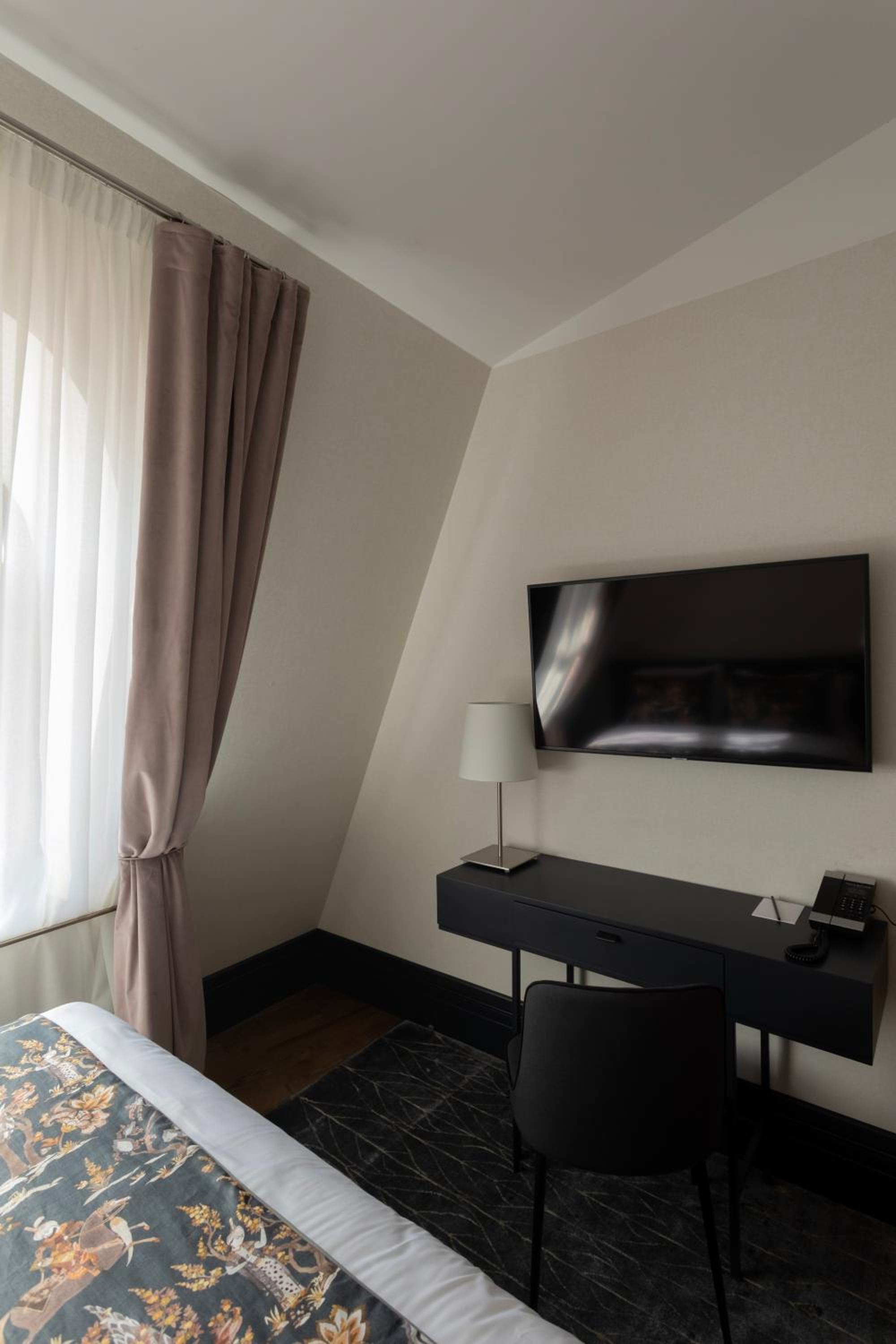 Small Double Room - Photo 4