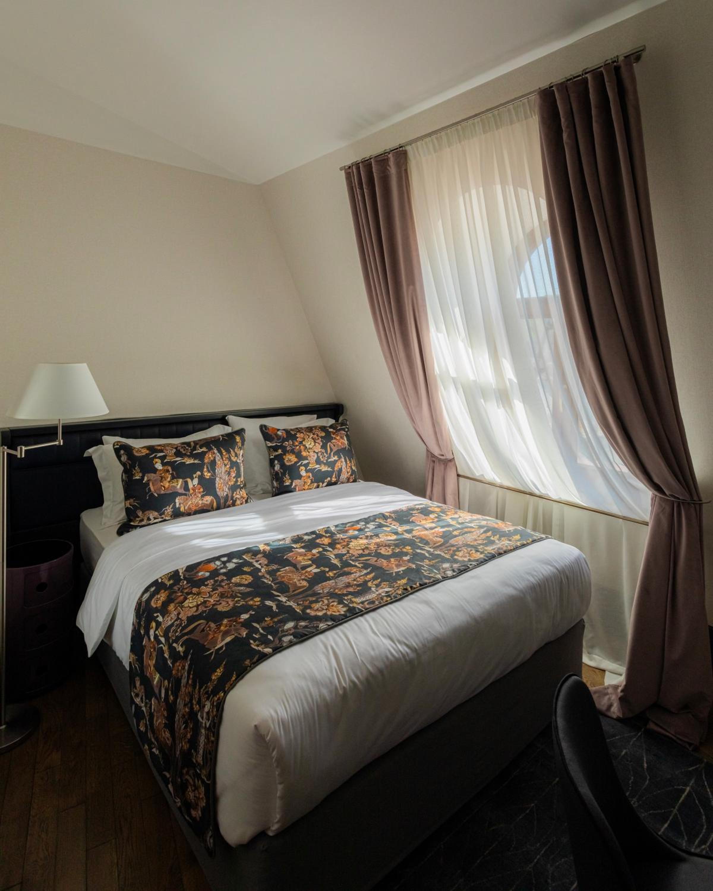 Small Double Room - Photo 1