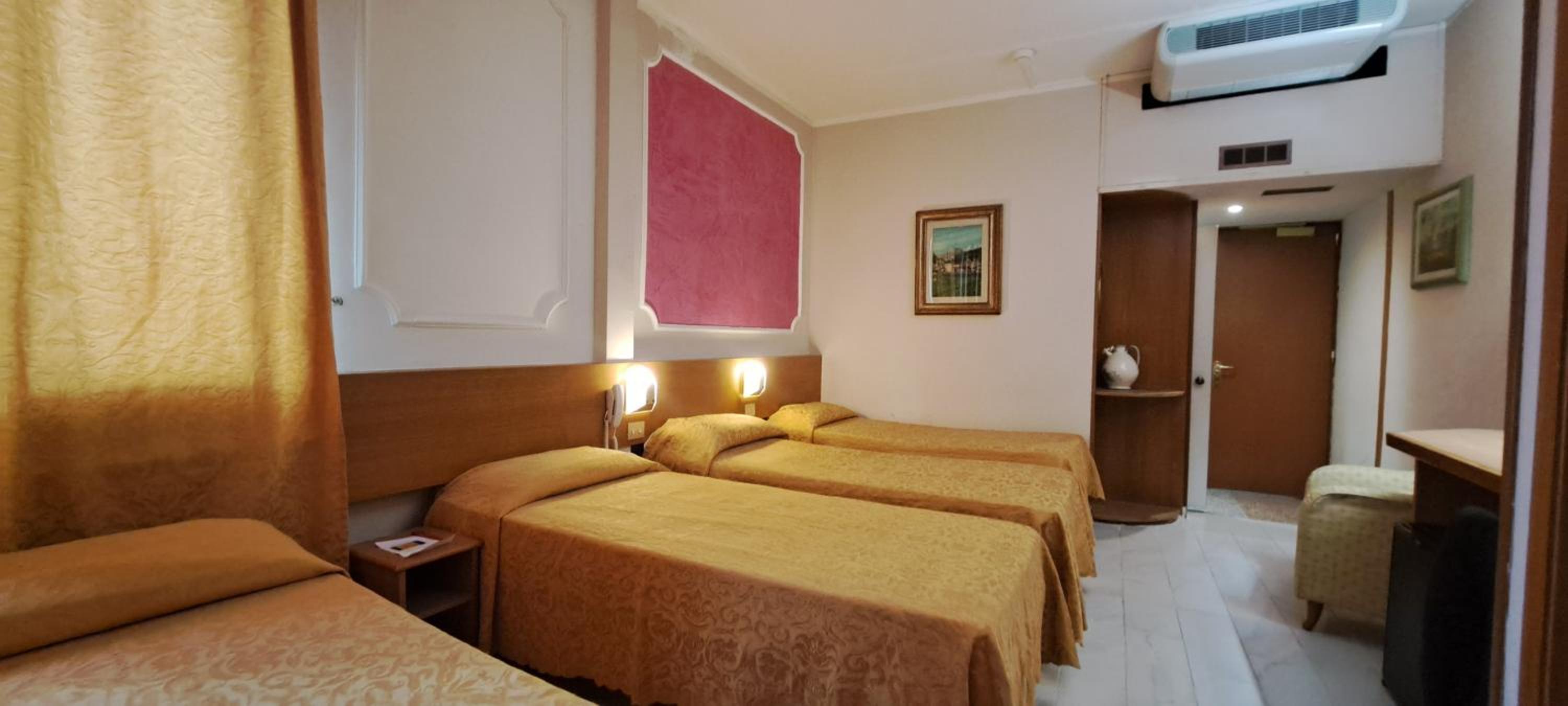 Economy Quadruple Room photo 1