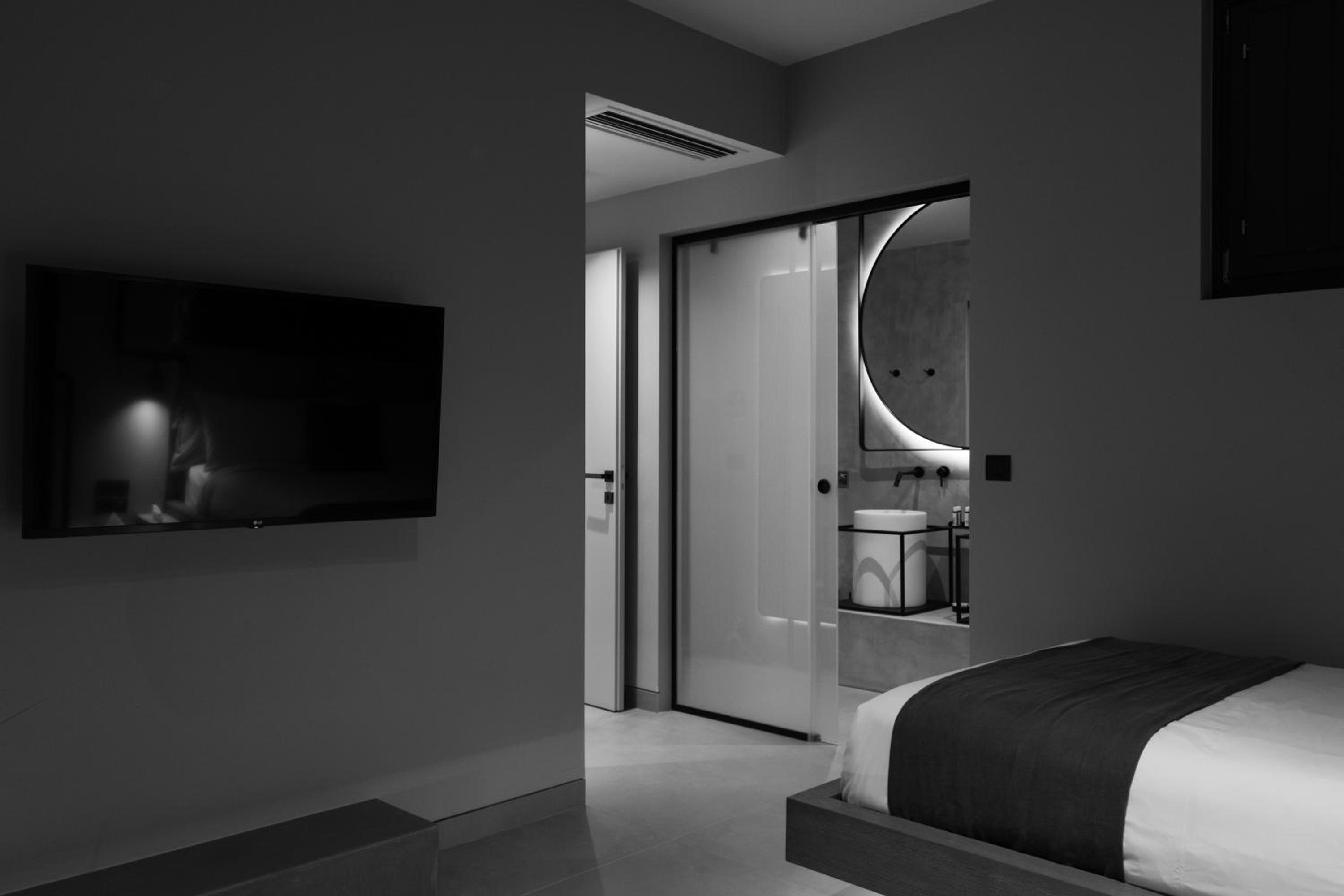 Executive Two Bedroom Suite with Private Heated Pool and Caldera View - Photo 2