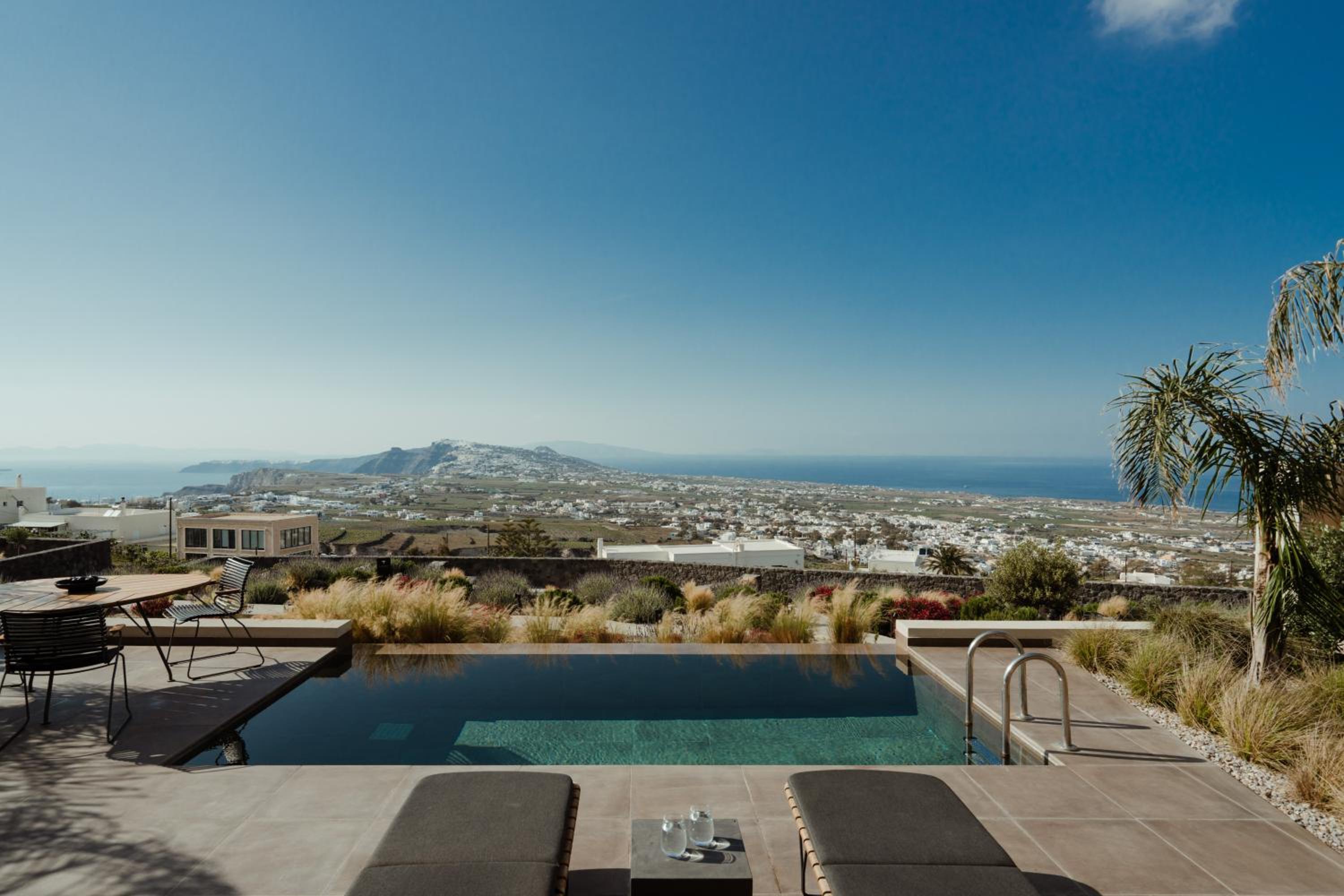 Executive Two Bedroom Suite with Private Heated Pool and Caldera View - Photo 4