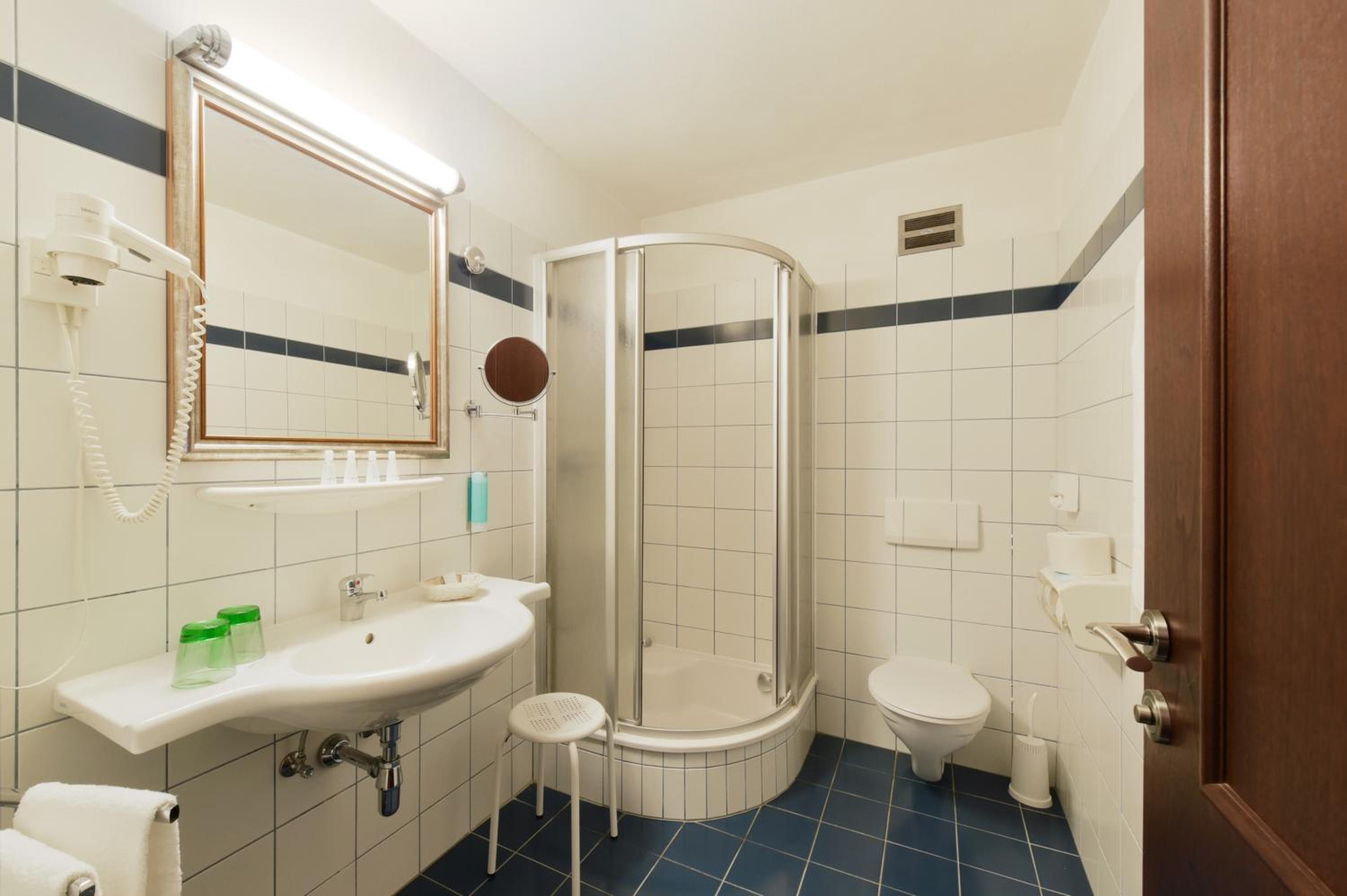 Standard Double Room - Photo 6