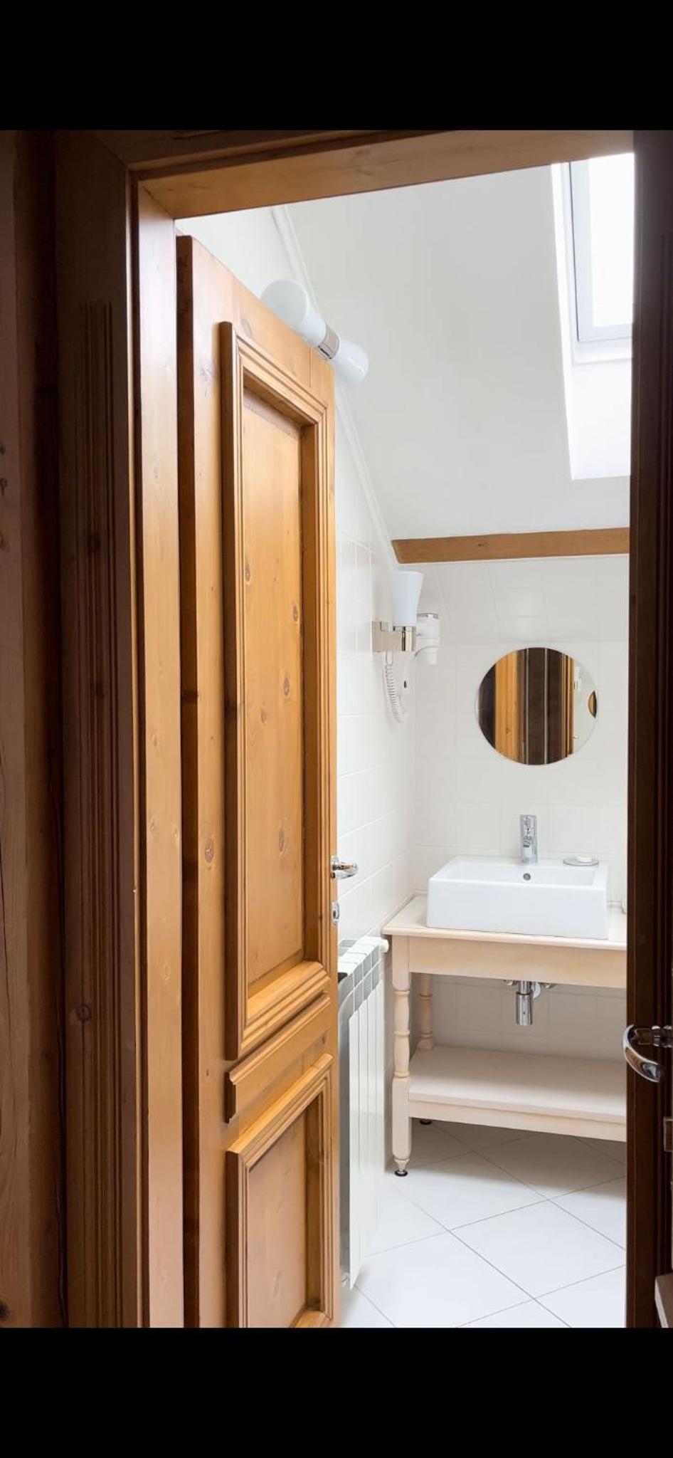 Double Room - Photo 9