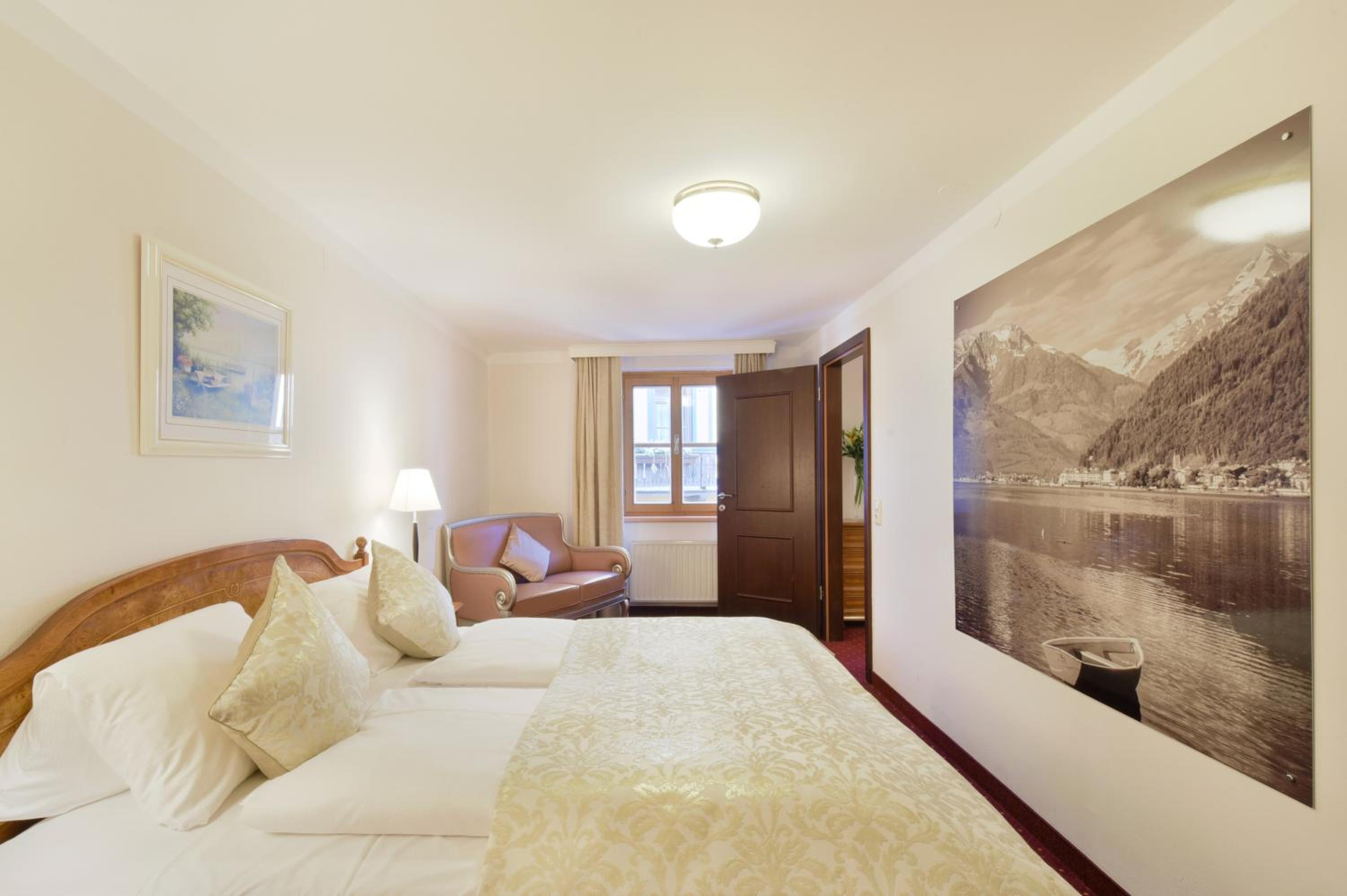 One-Bedroom Suite - Photo 11