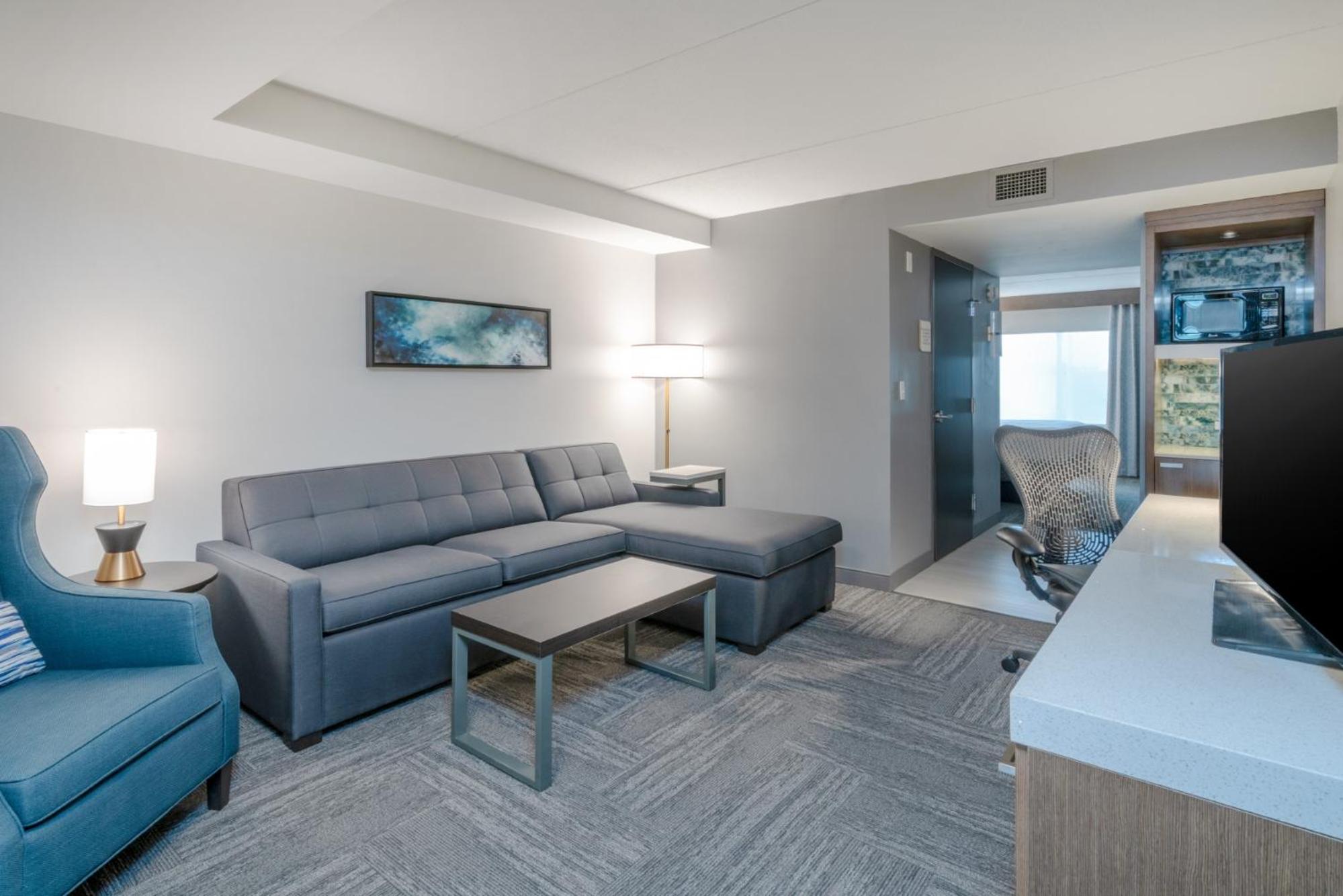 Junior King Suite with Sofa Bed - Photo 3