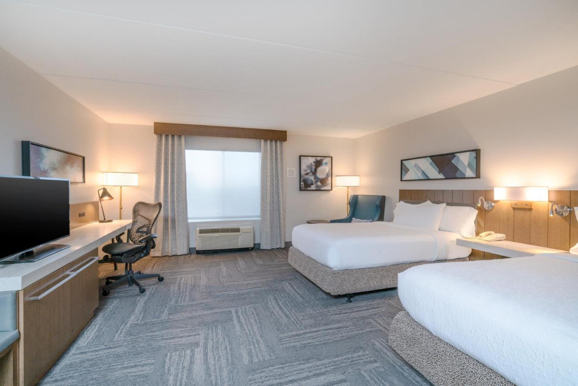 Double Room with Two Double Beds and View - Photo 2