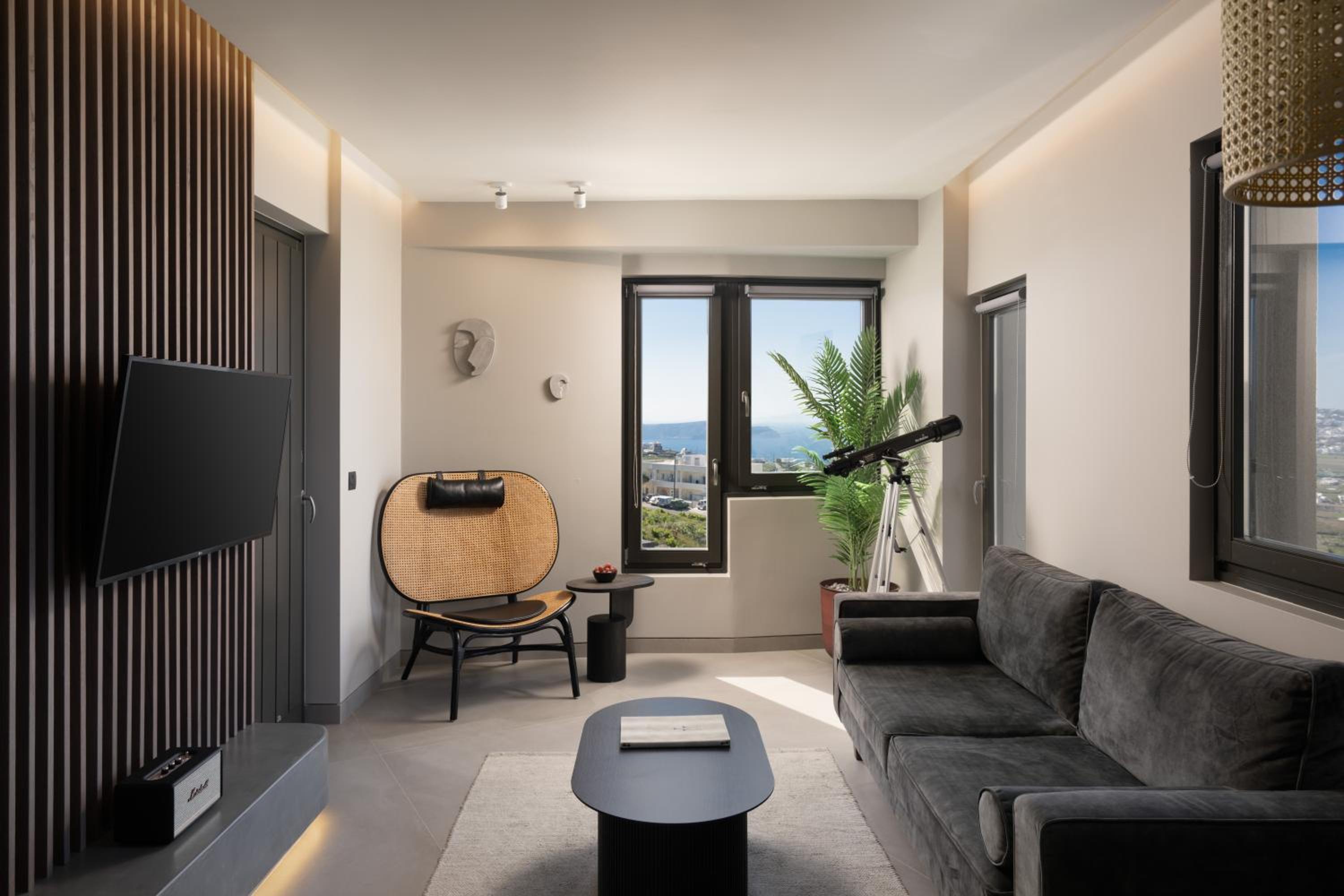 Elegant Two Bedroom Suite with Private Pool and Caldera View - Photo 7