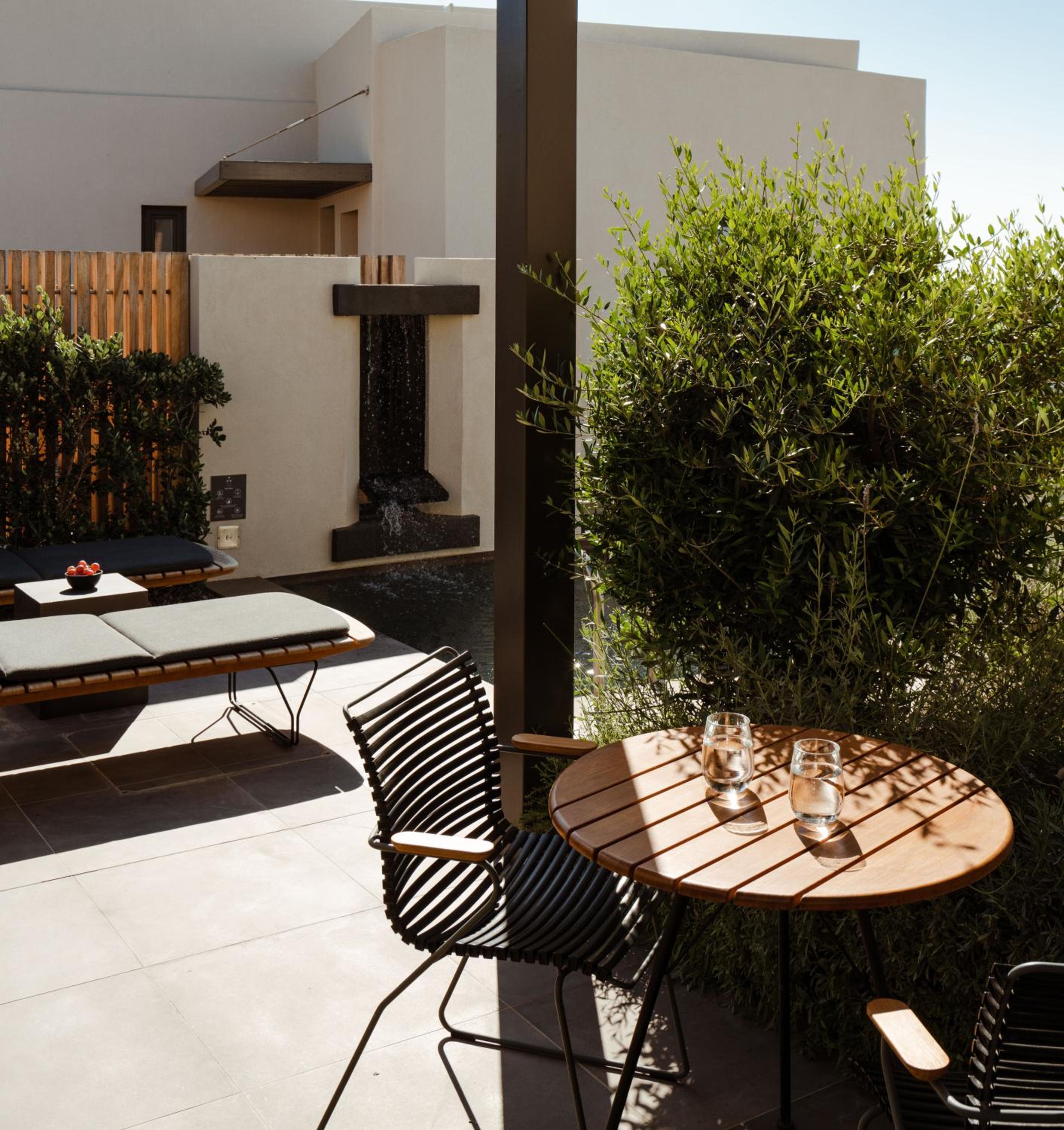 Elegant Two Bedroom Suite with Private Pool and Caldera View - Photo 4