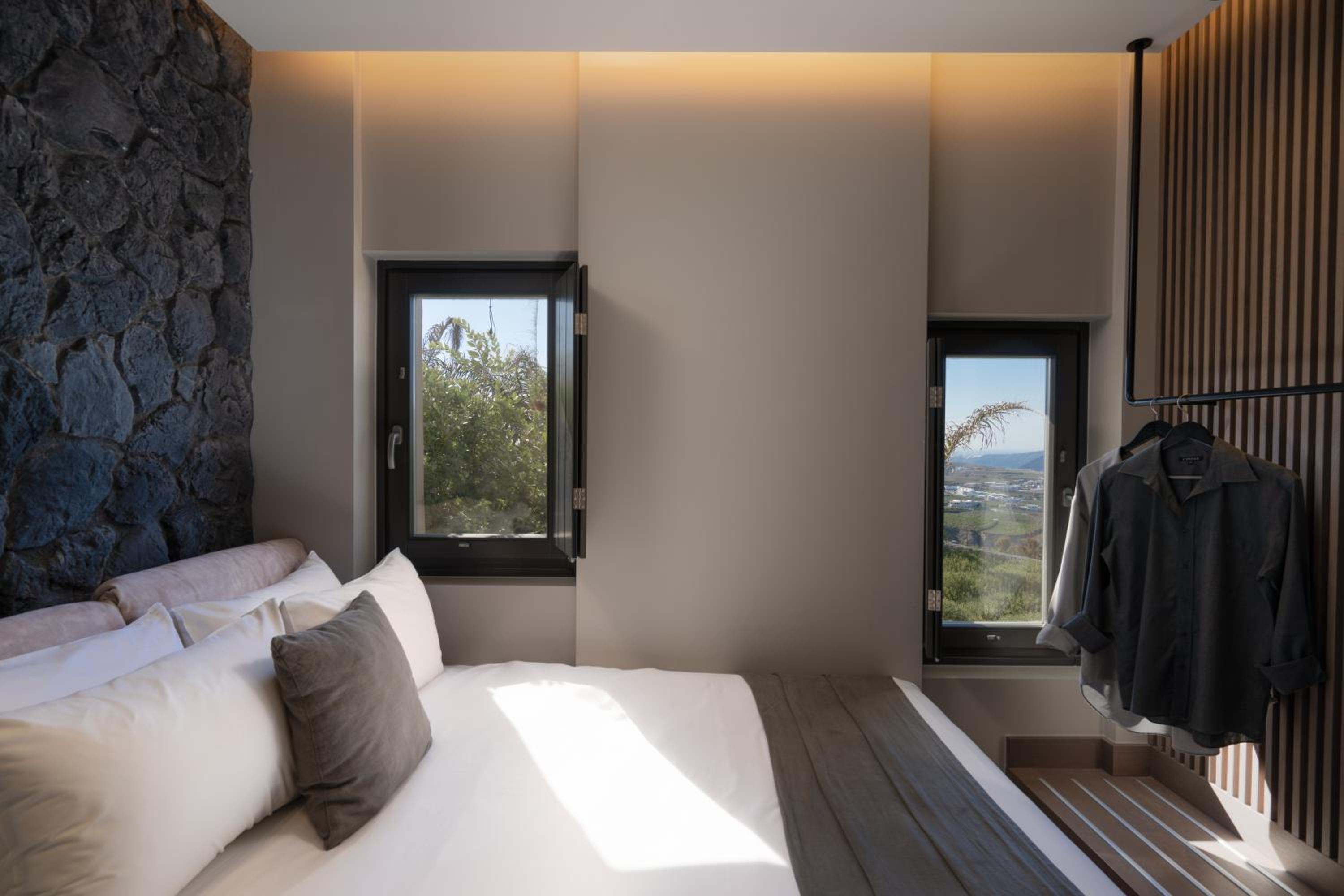 Elegant Two Bedroom Suite with Private Pool and Caldera View - Photo 3