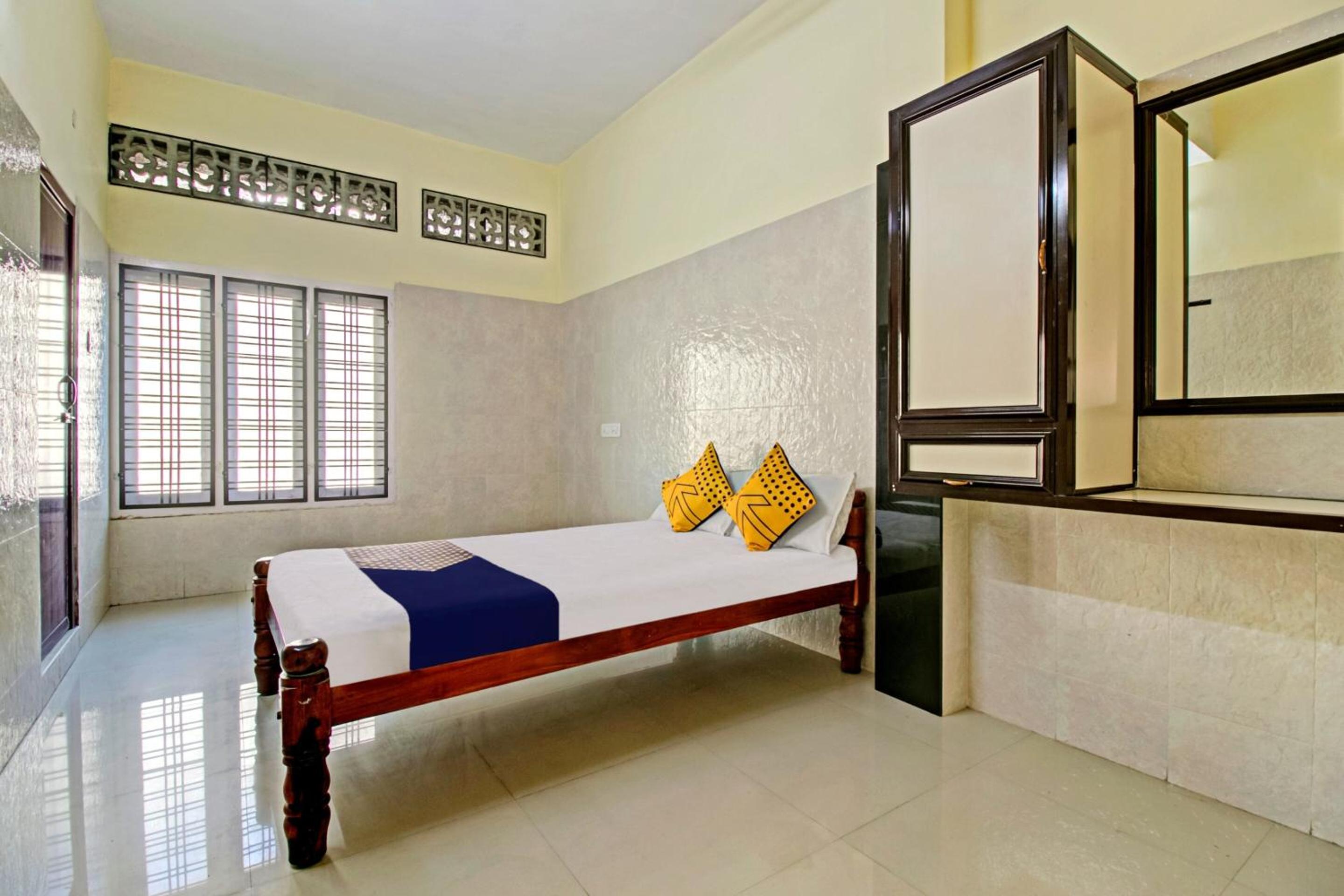 Single Room with Bathroom photo 3