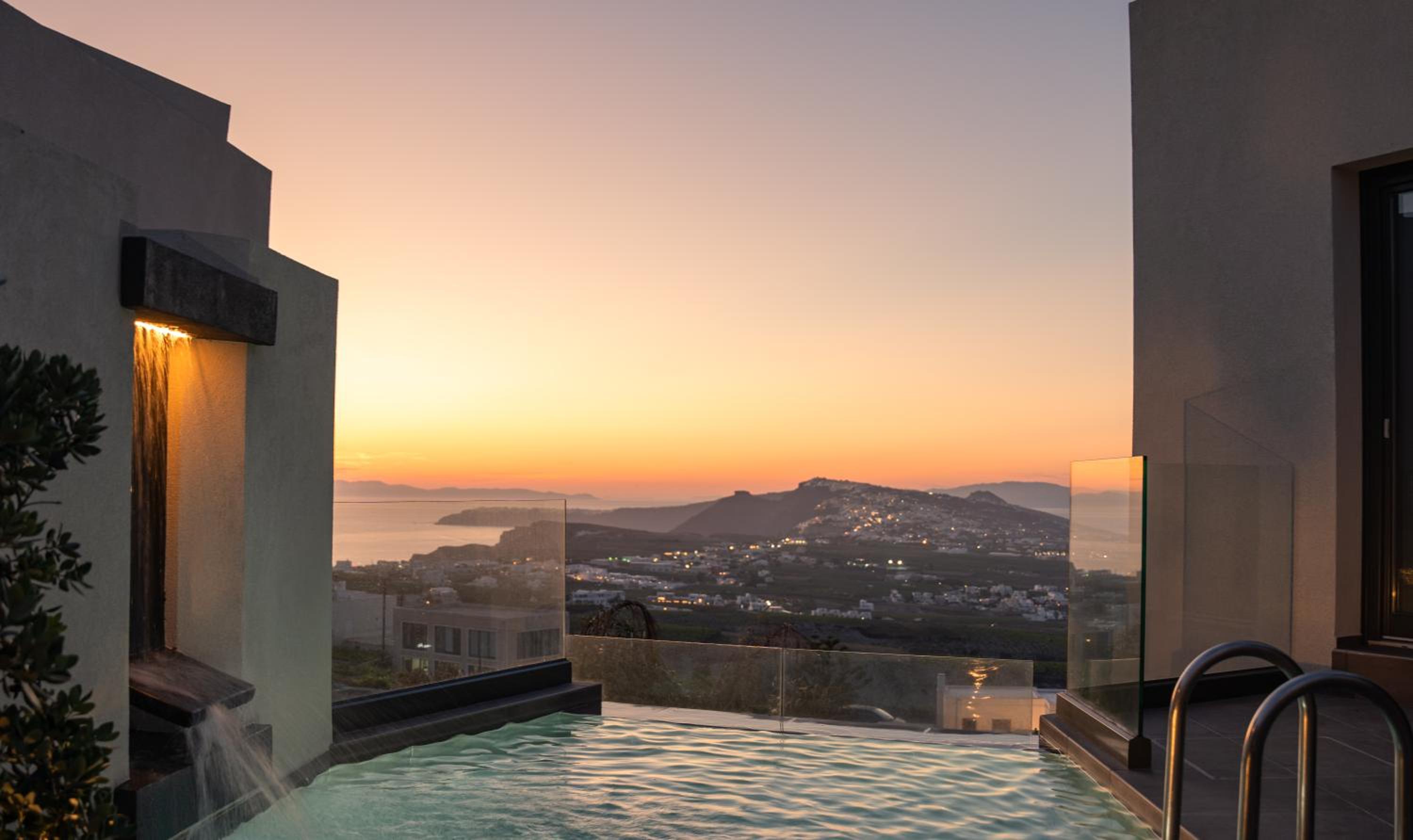 Elegant Two Bedroom Suite with Private Pool and Caldera View - Photo 28