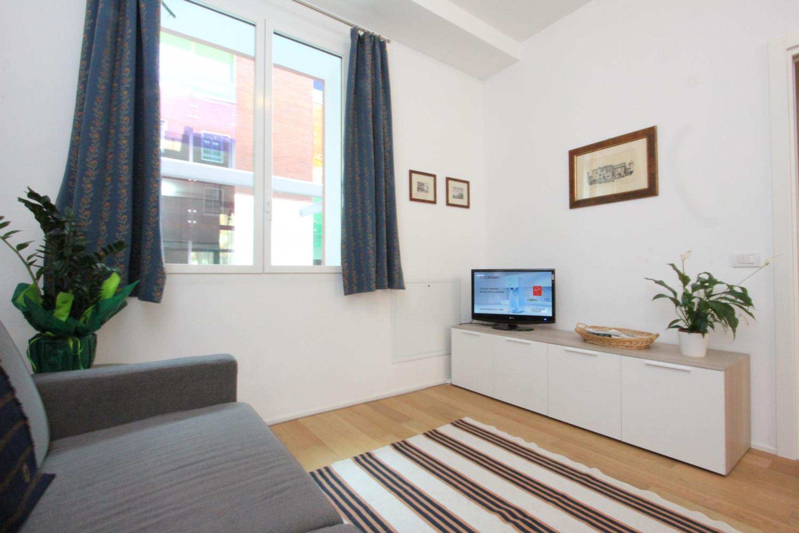 One-Bedroom Apartment photo 3