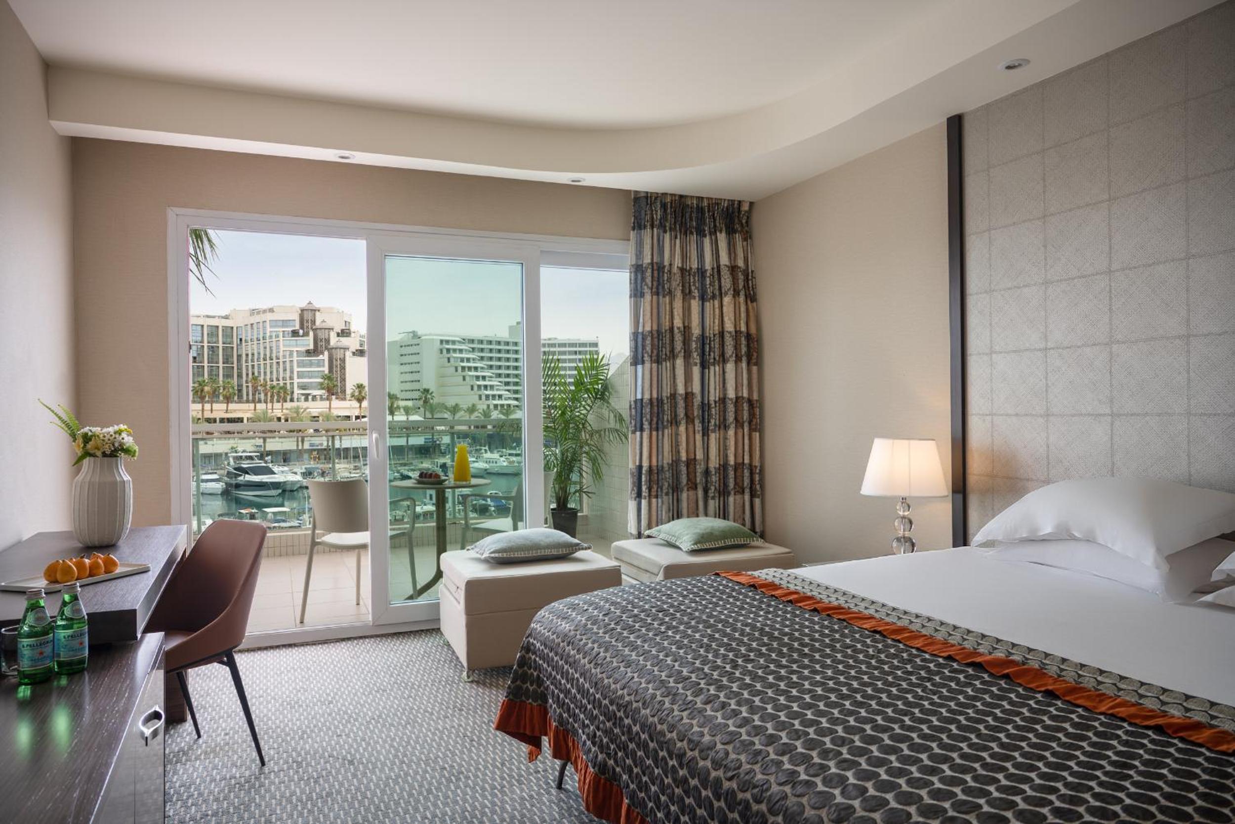 Superior Quadro Room ( 2 adults + 2 children) photo 1
