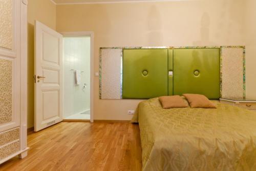 Three-Bedroom Apartment photo 1