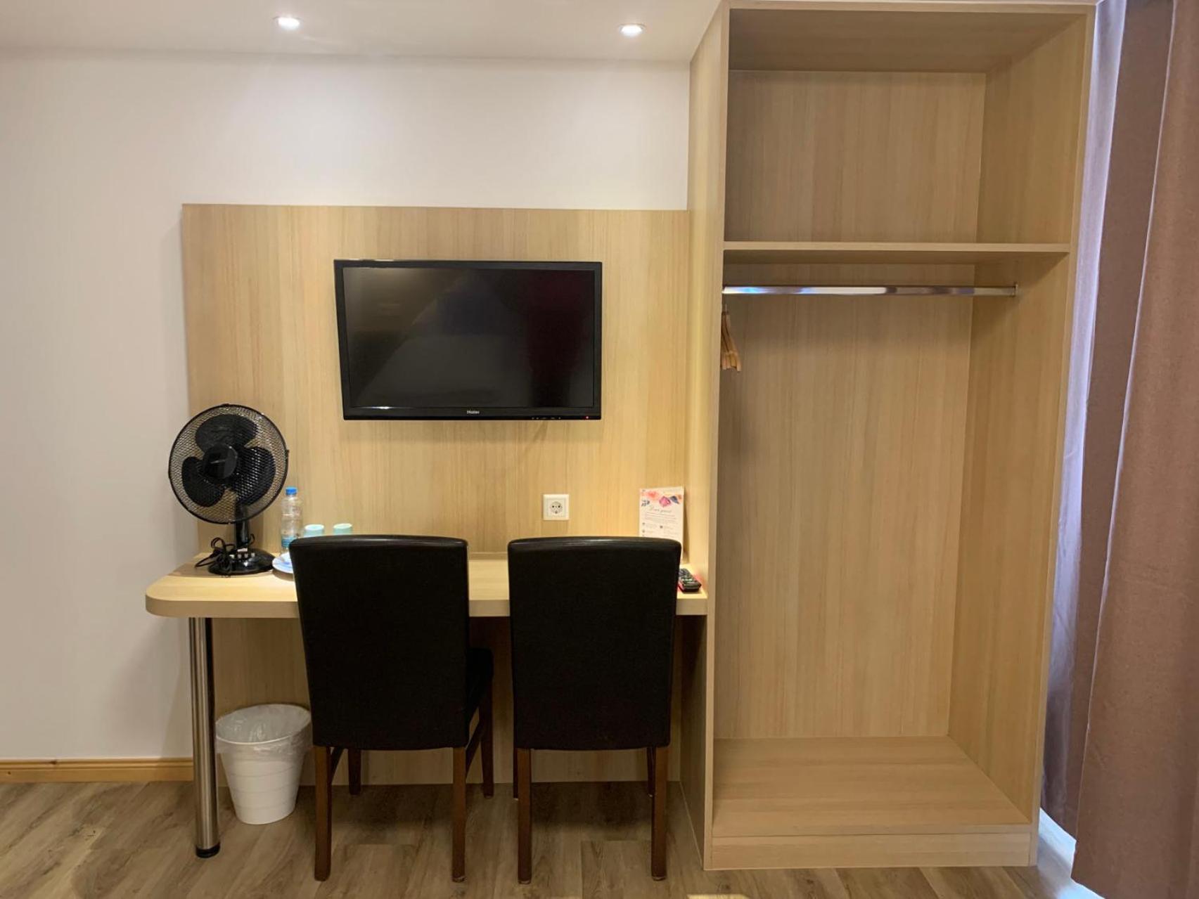 Double Room - Photo 2