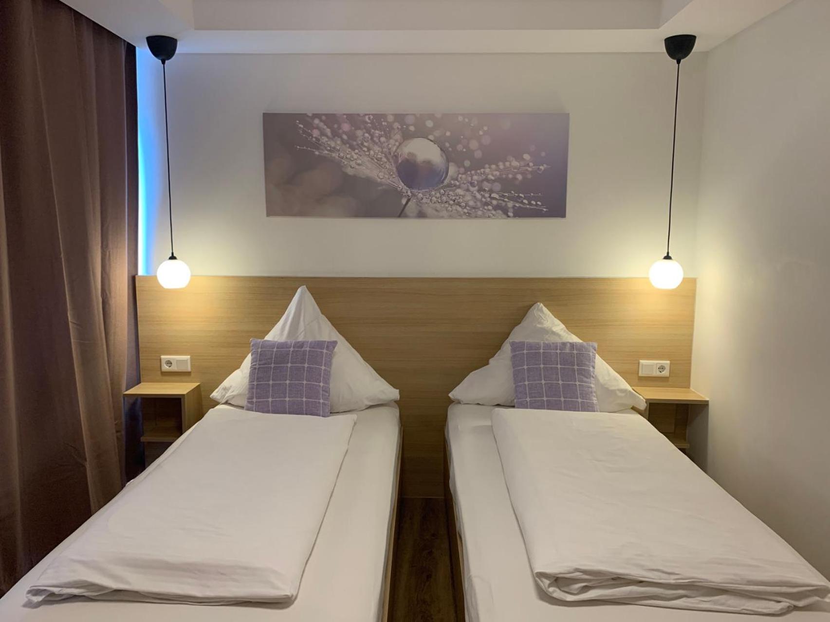 Twin Room - Photo 3