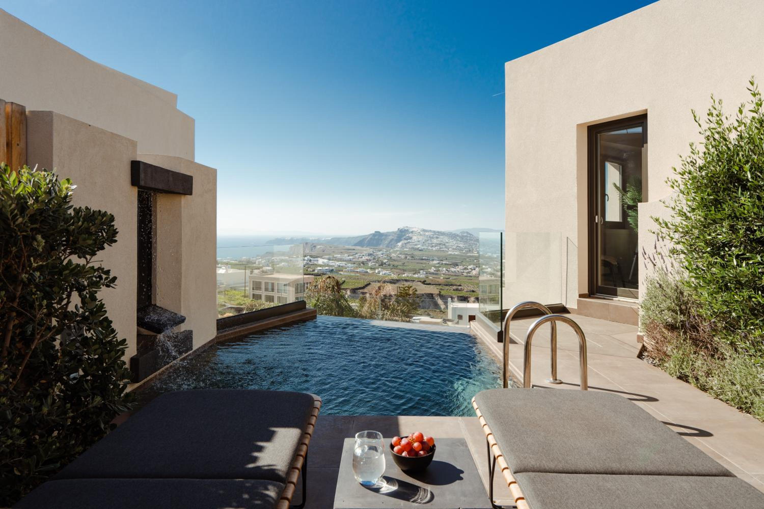 Elegant Two Bedroom Suite with Private Pool and Caldera View - Photo 10