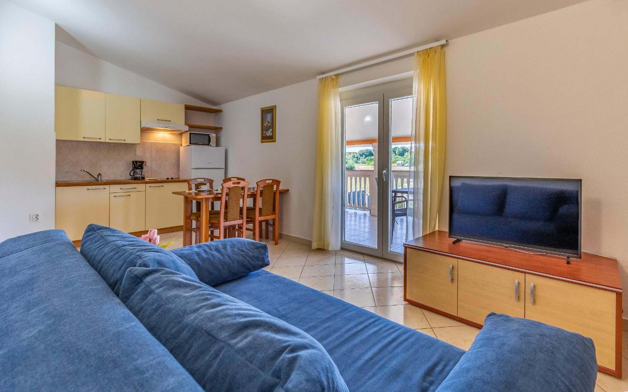 Apartment with Garden View