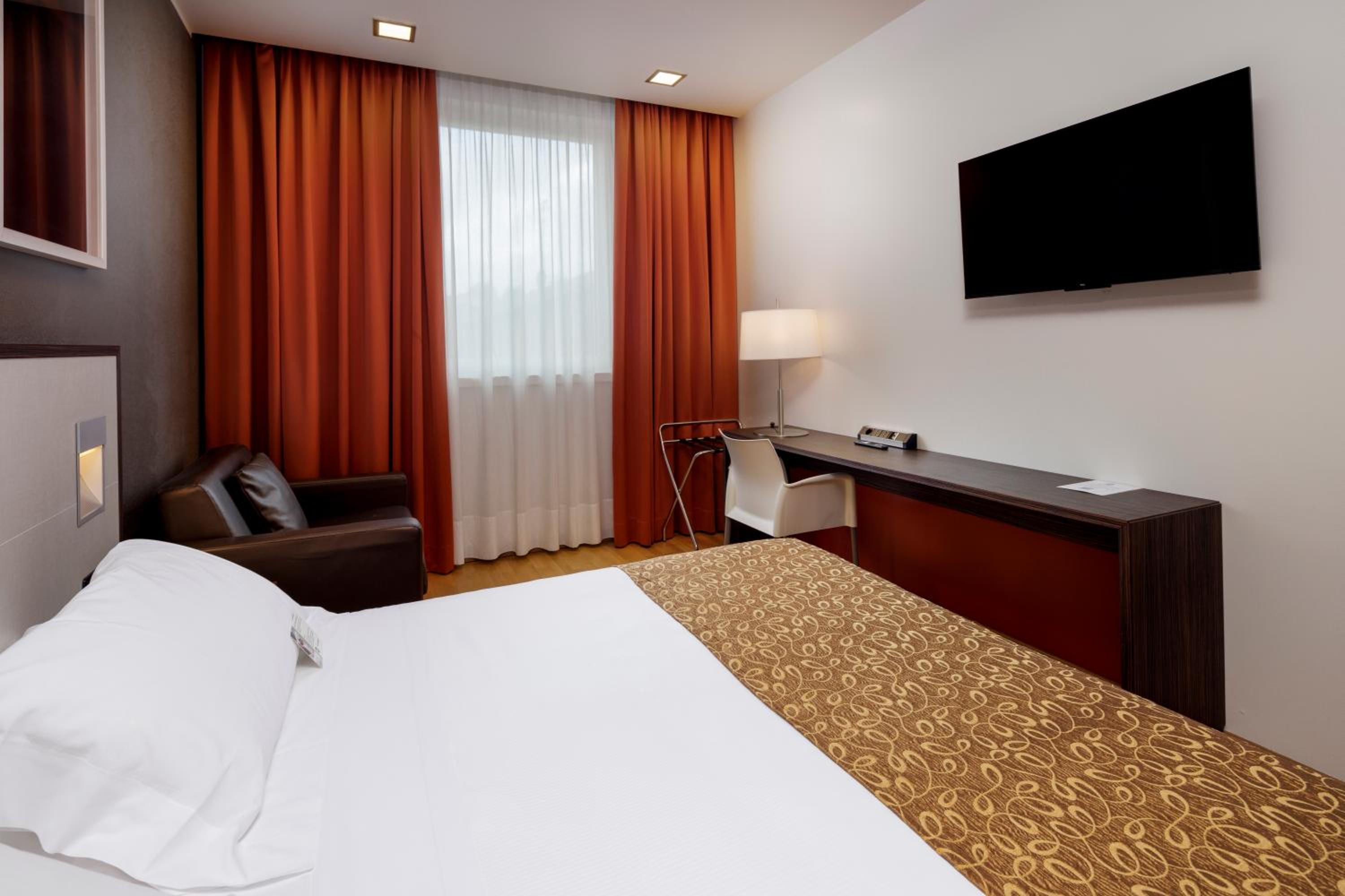Comfort King Room - Photo 2