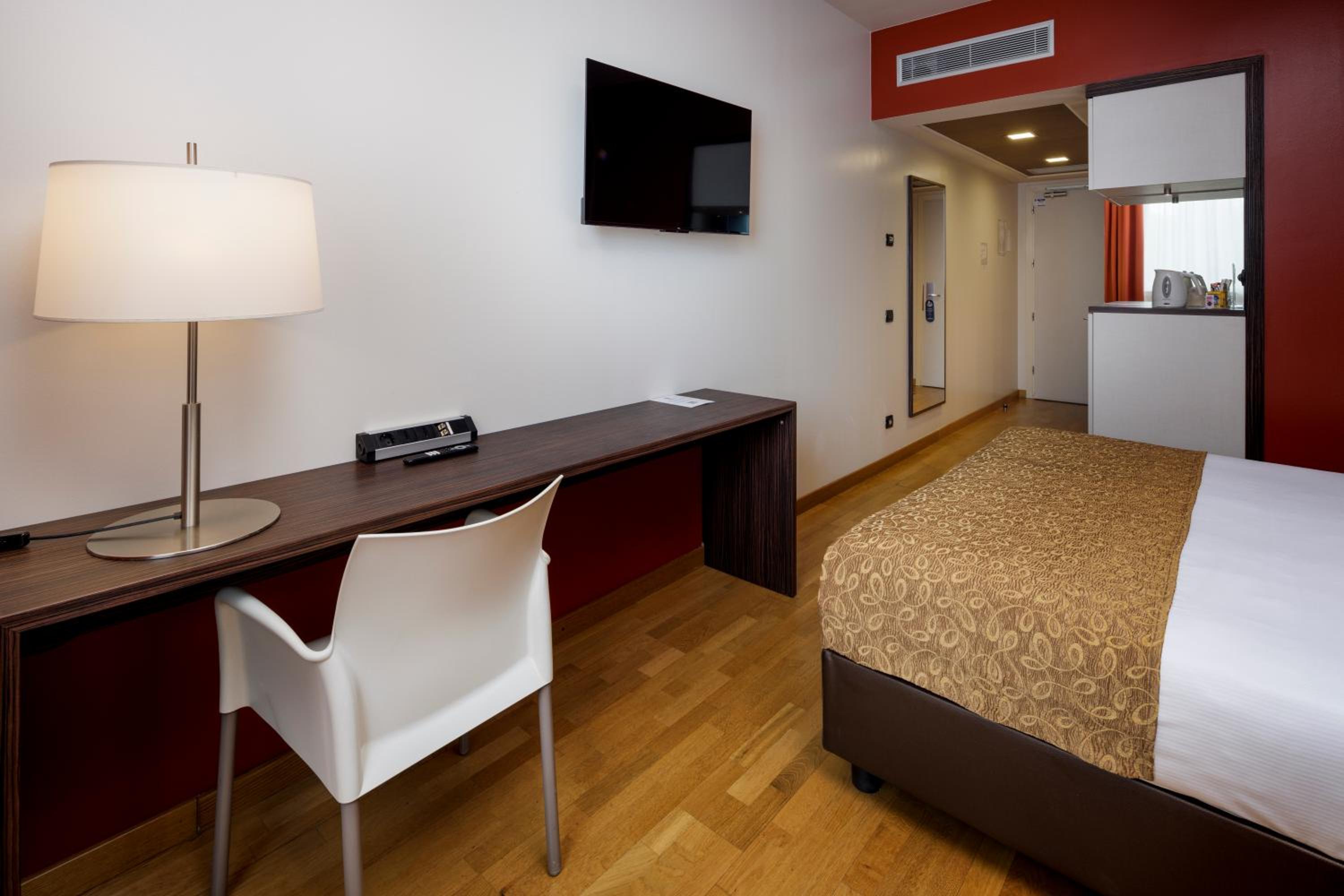 Comfort King Room - Photo 3