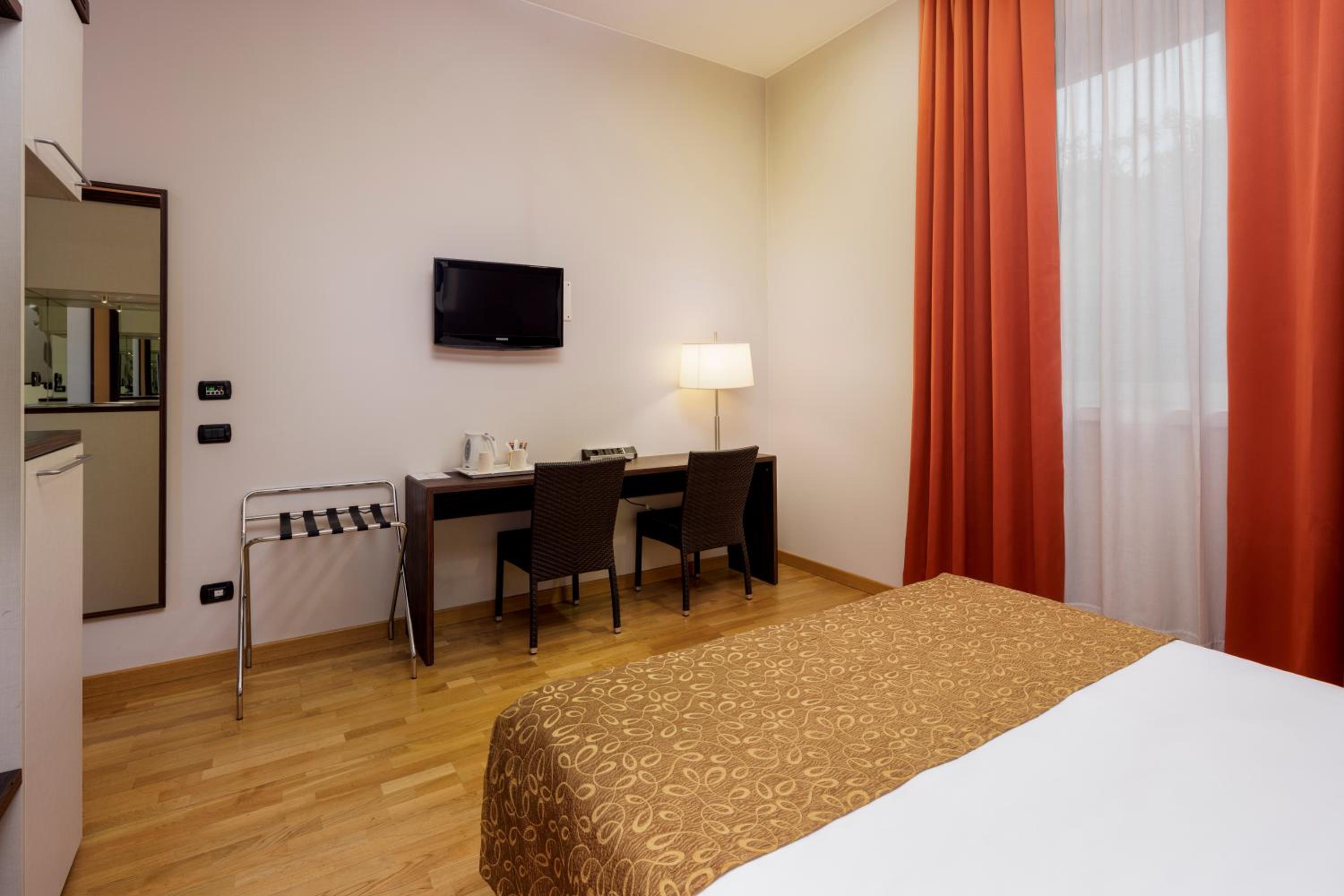 Single Room - Disability Access photo 2