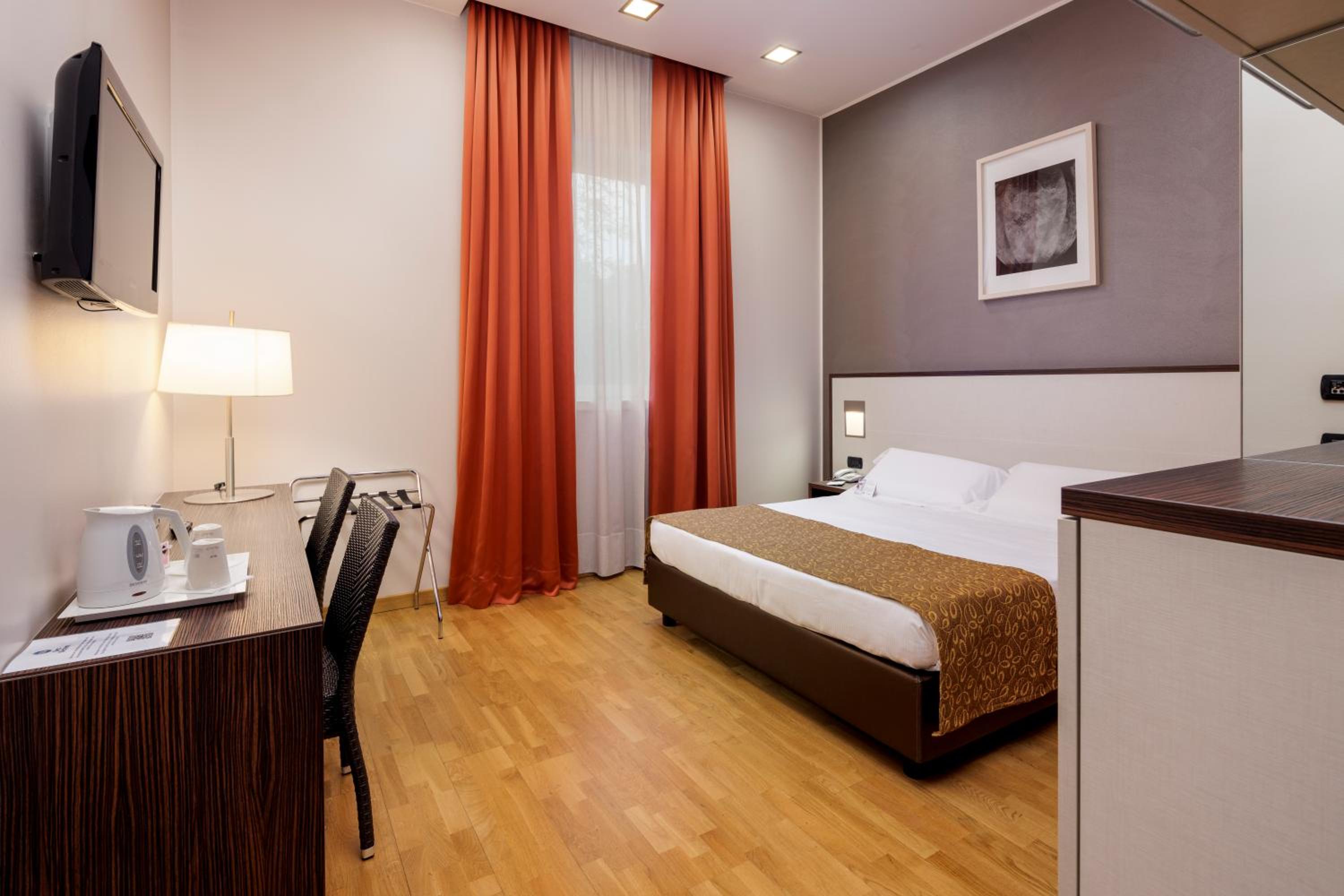Single Room - Disability Access photo 3