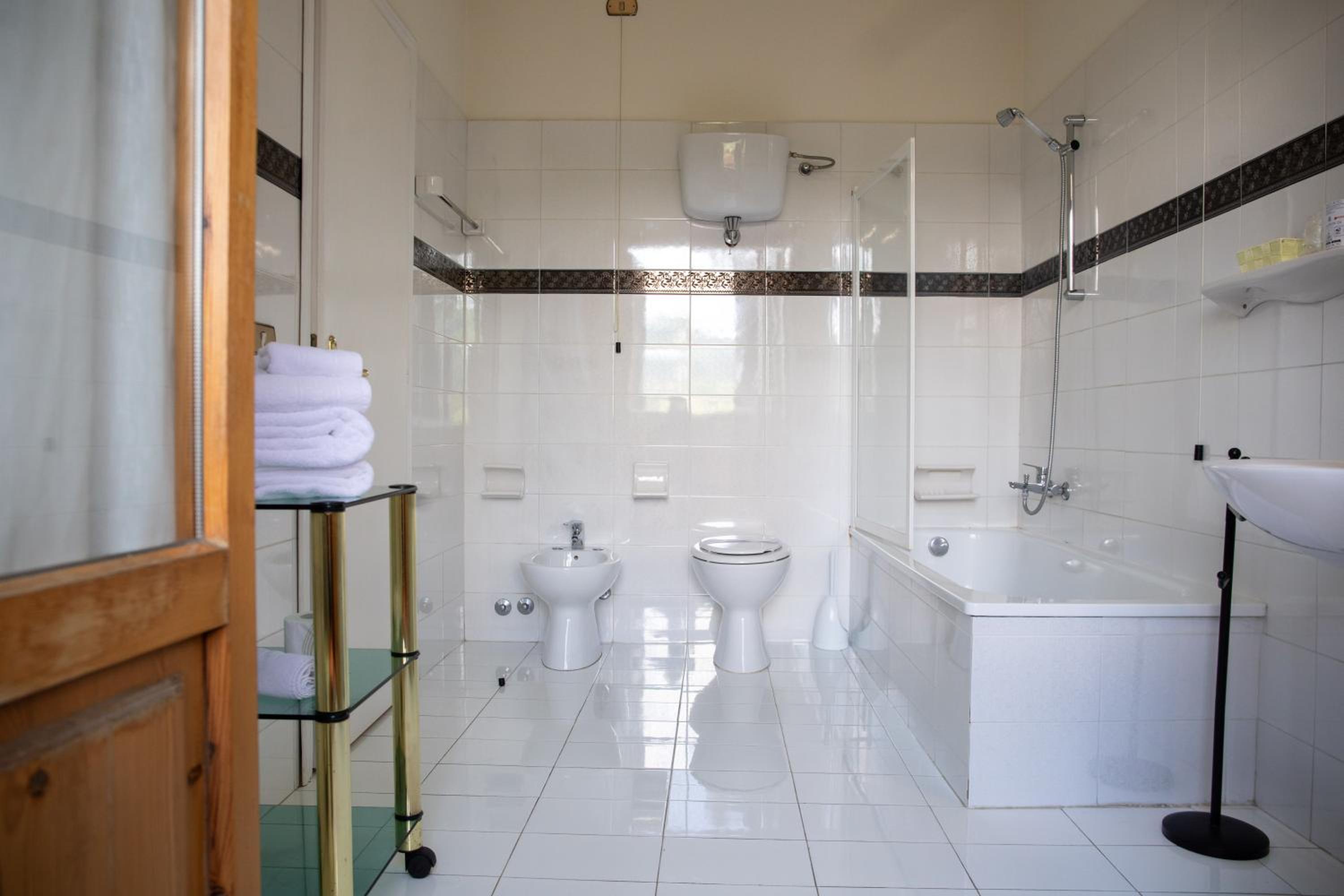 Double or Twin Room - Photo 3