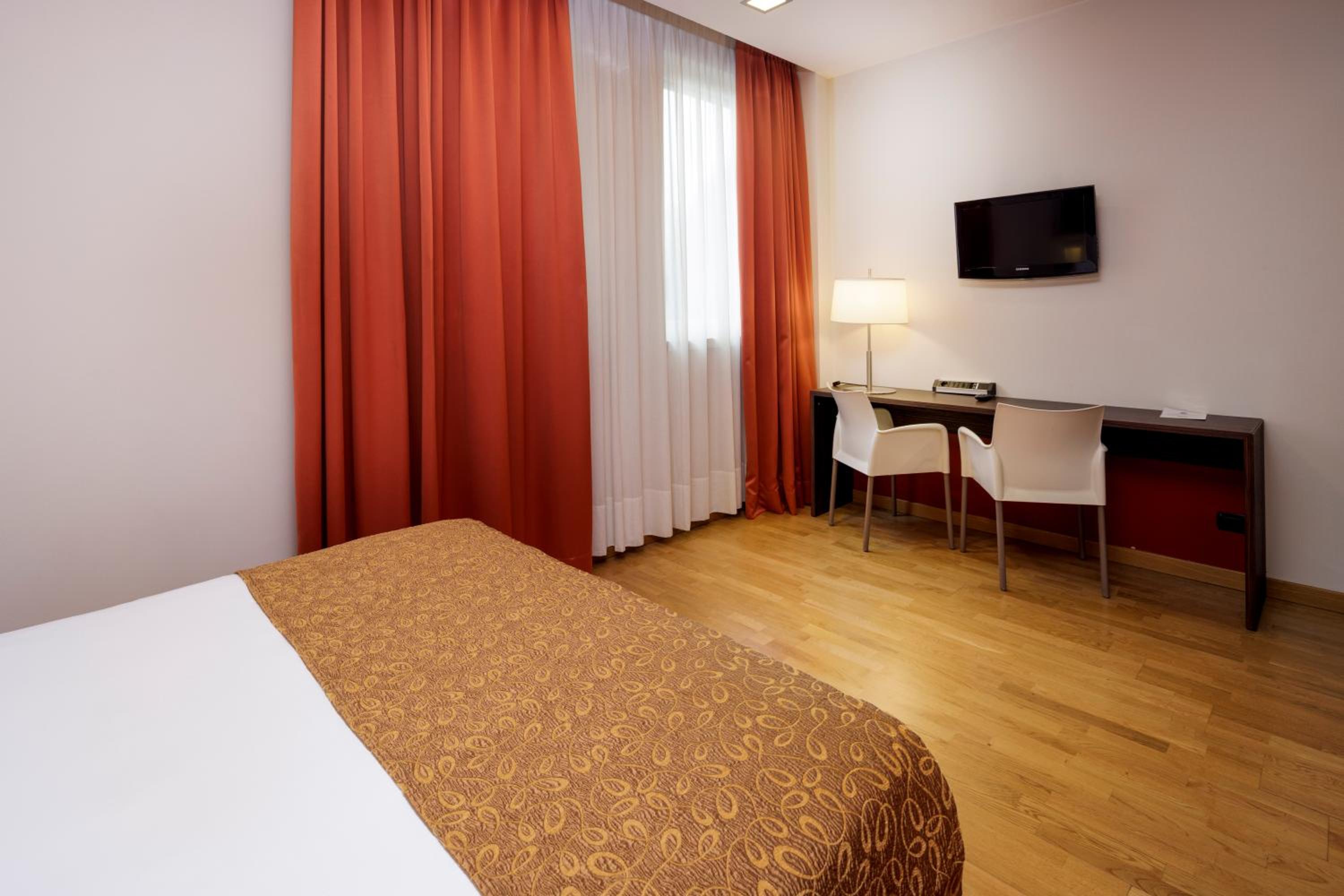Standard Queen Room - Photo 4