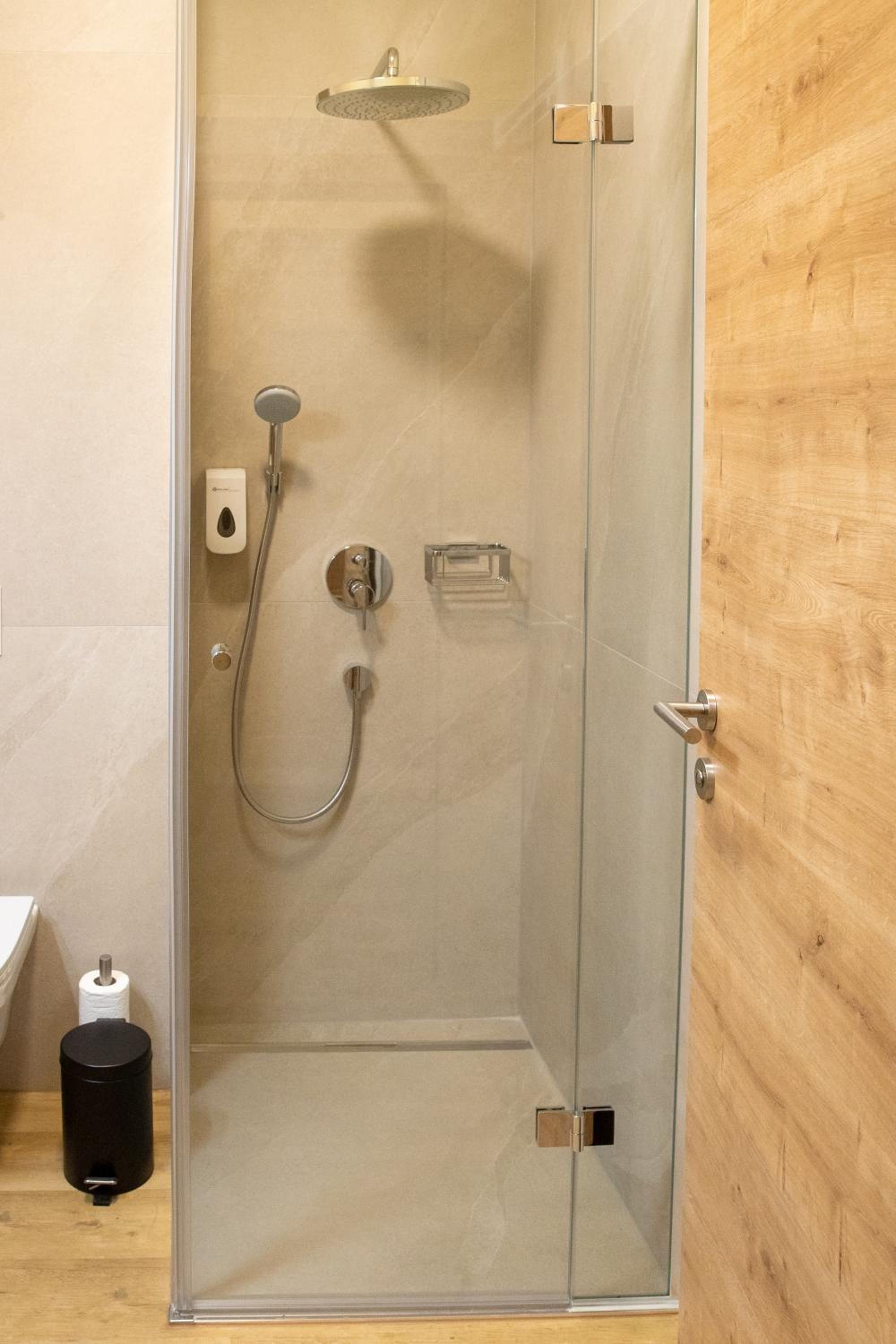 Double Room with Private Bathroom photo 2