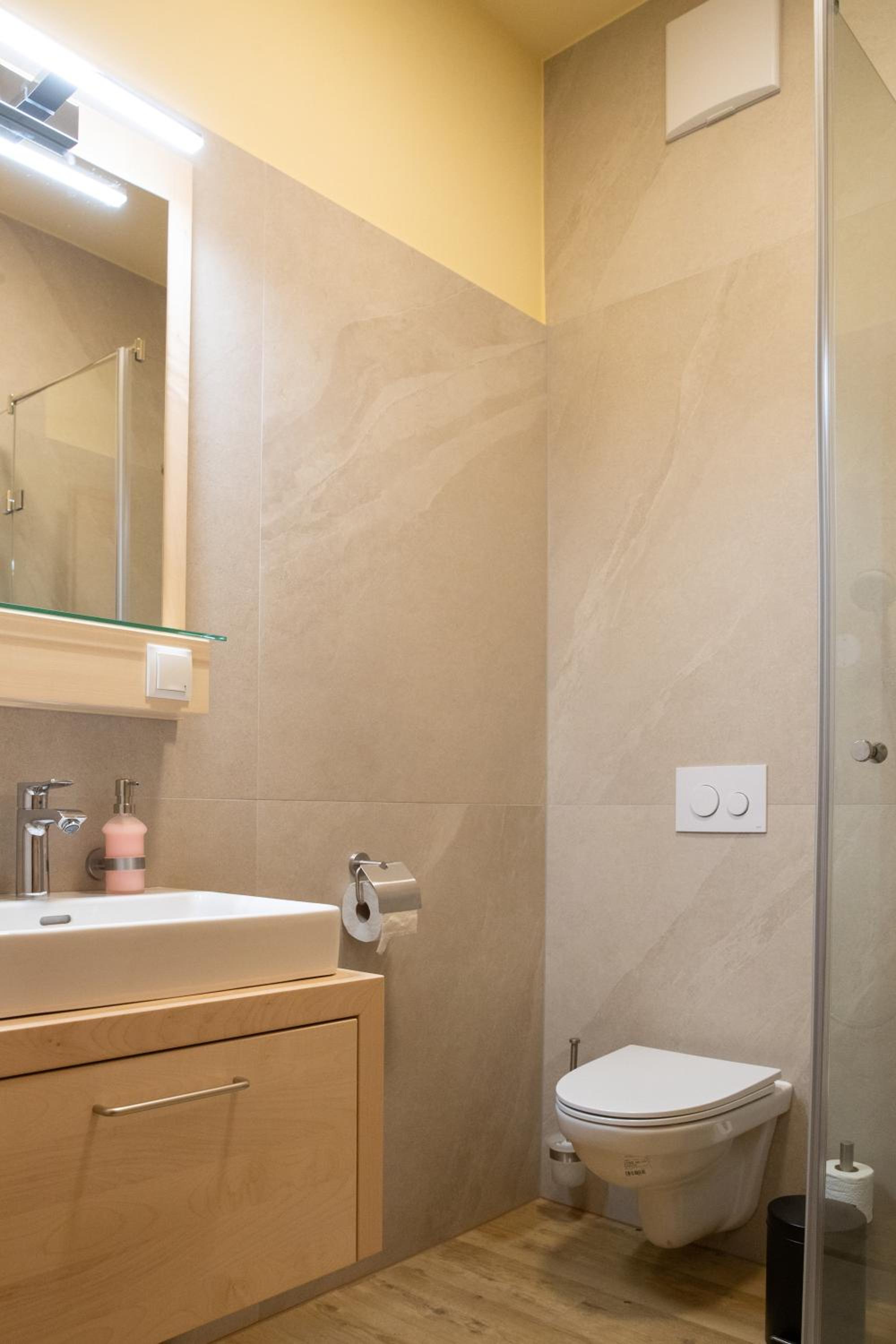 Single Room with Private Bathroom photo 3